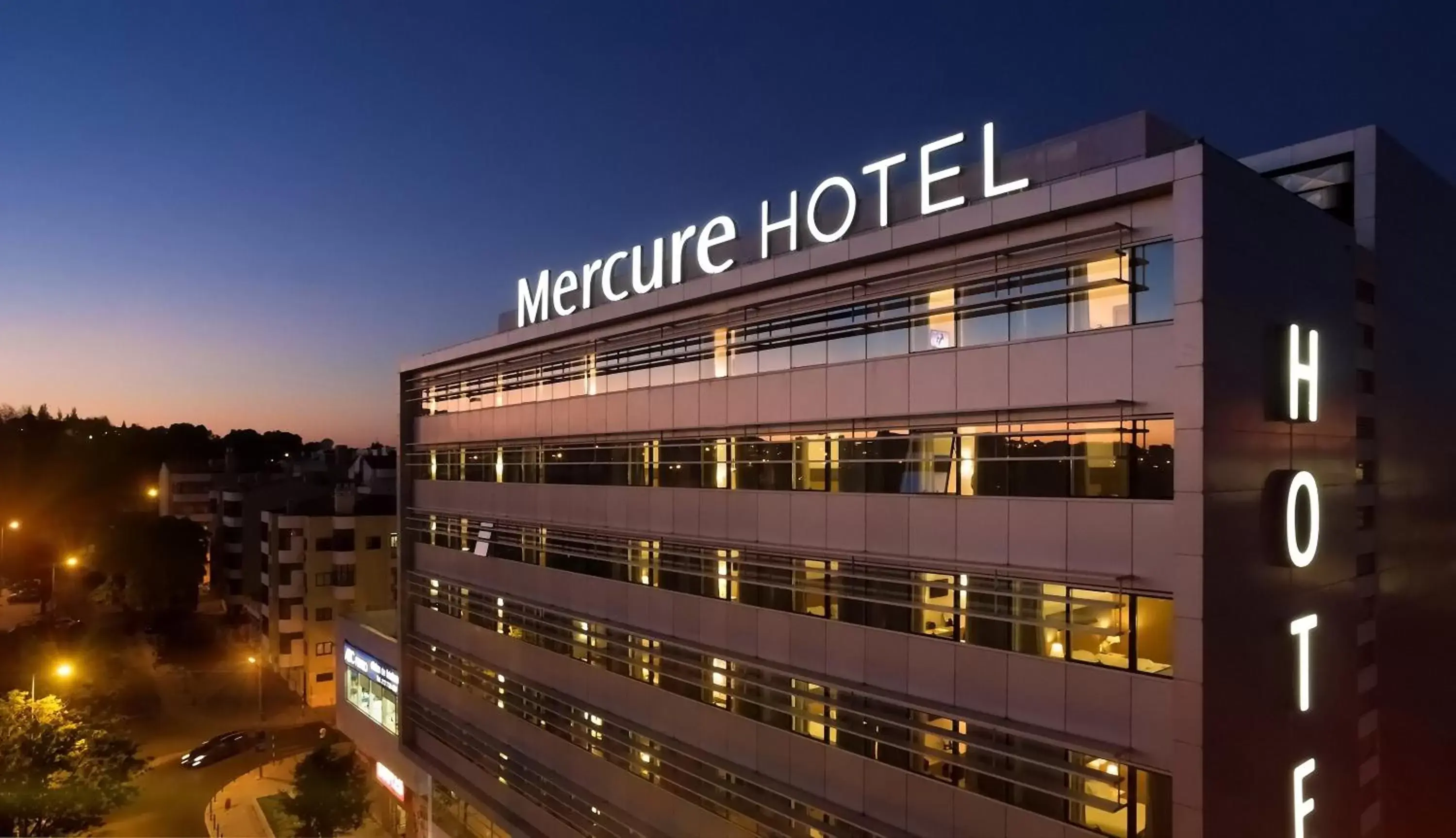 Night, Property Building in Mercure Lisboa Almada