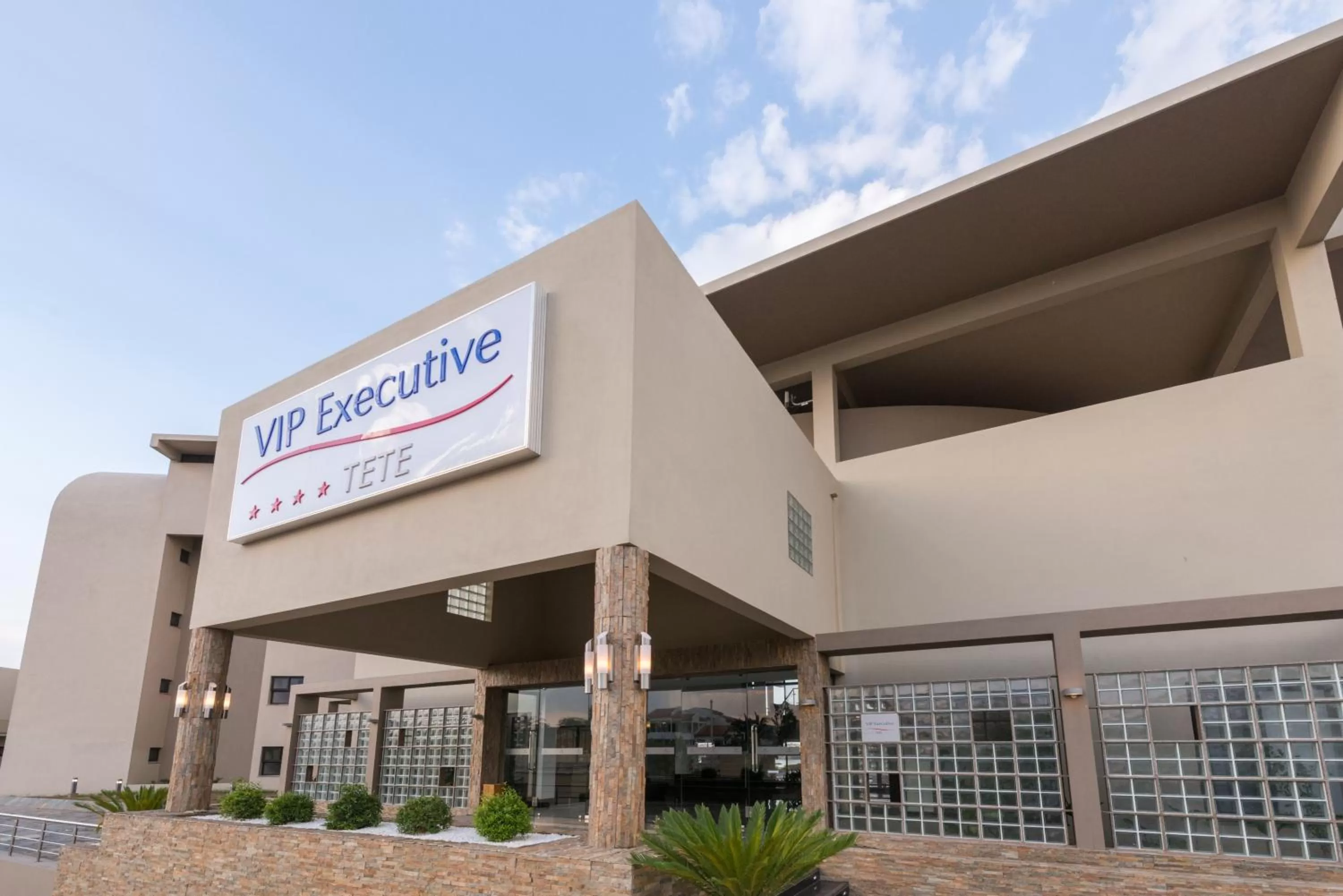 Property building in Hotel Vip Executive Tete