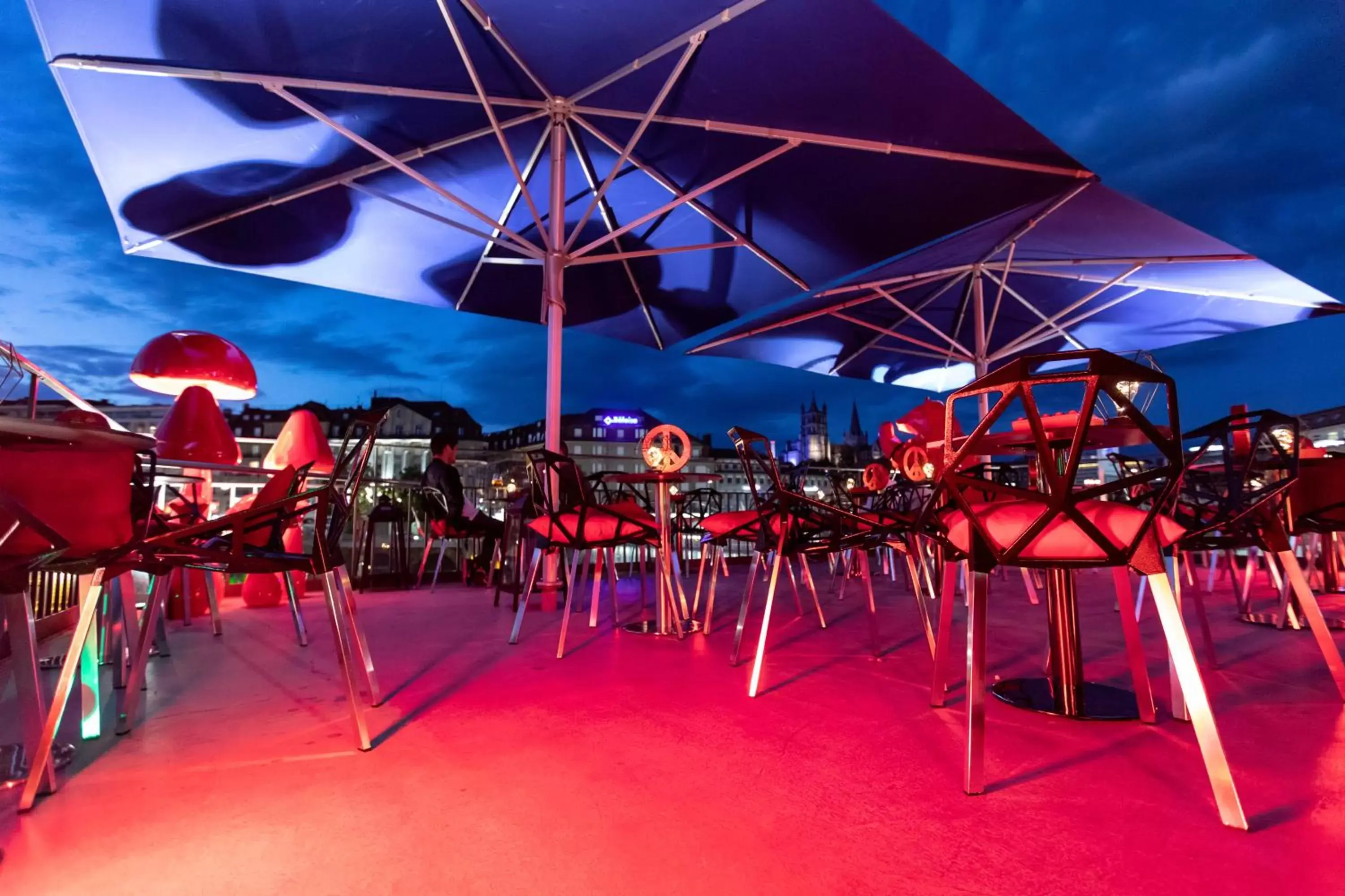 Patio in ibis Styles Lausanne Center MadHouse