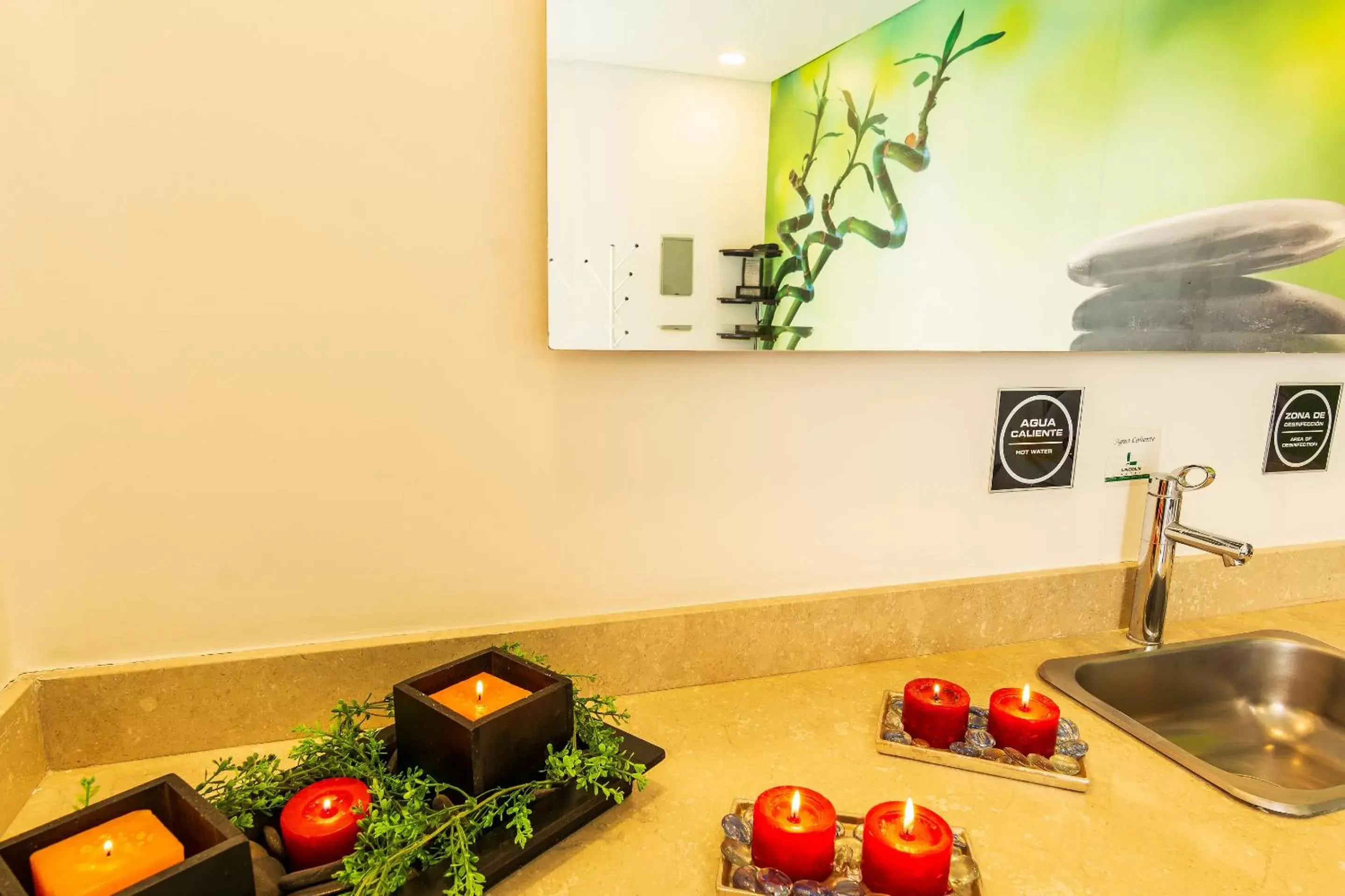 Fitness centre/facilities, Kitchen/Kitchenette in Hotel Lincoln