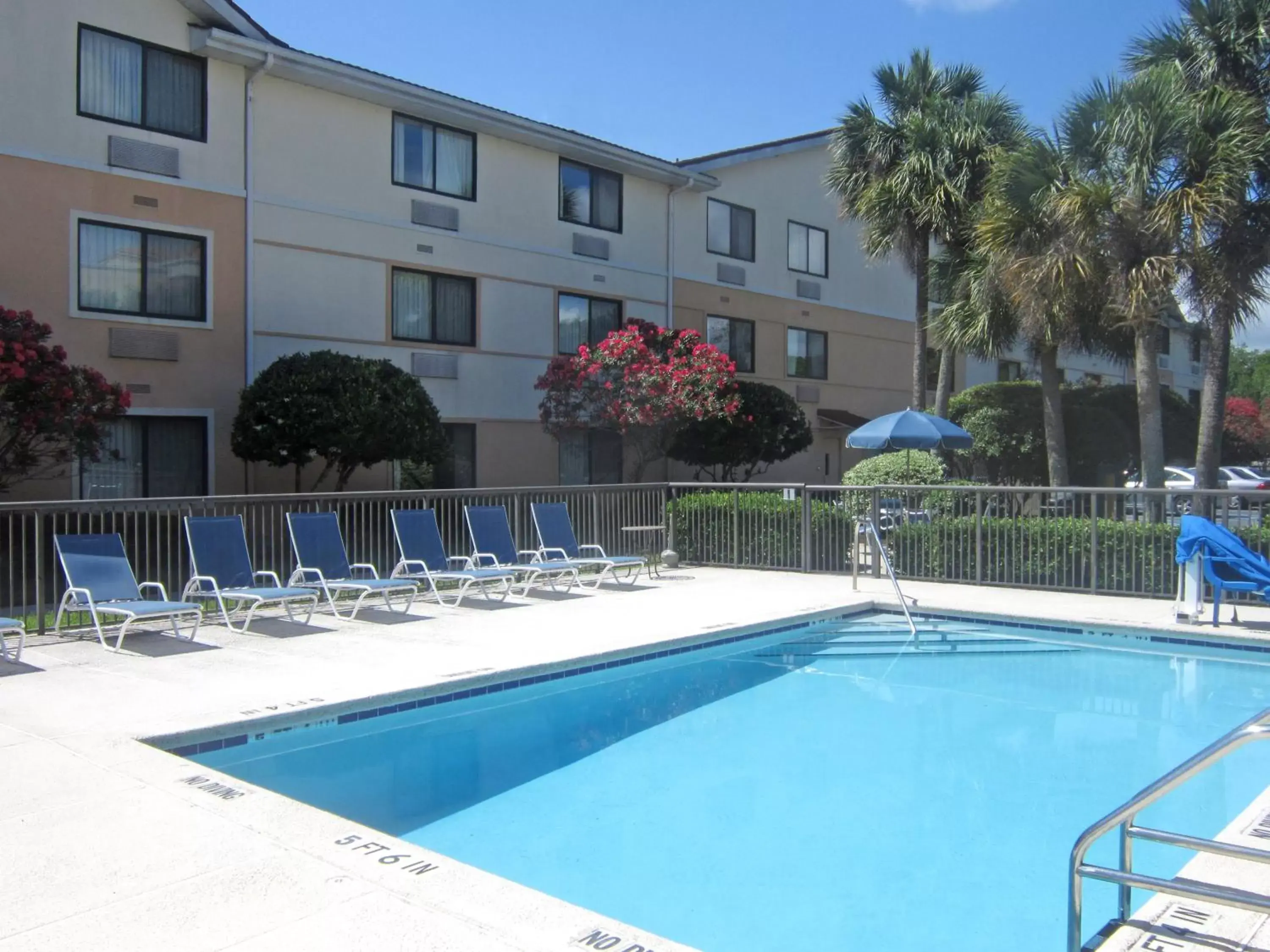 Swimming Pool in Extended Stay America Suites - Jacksonville - Lenoir Avenue South