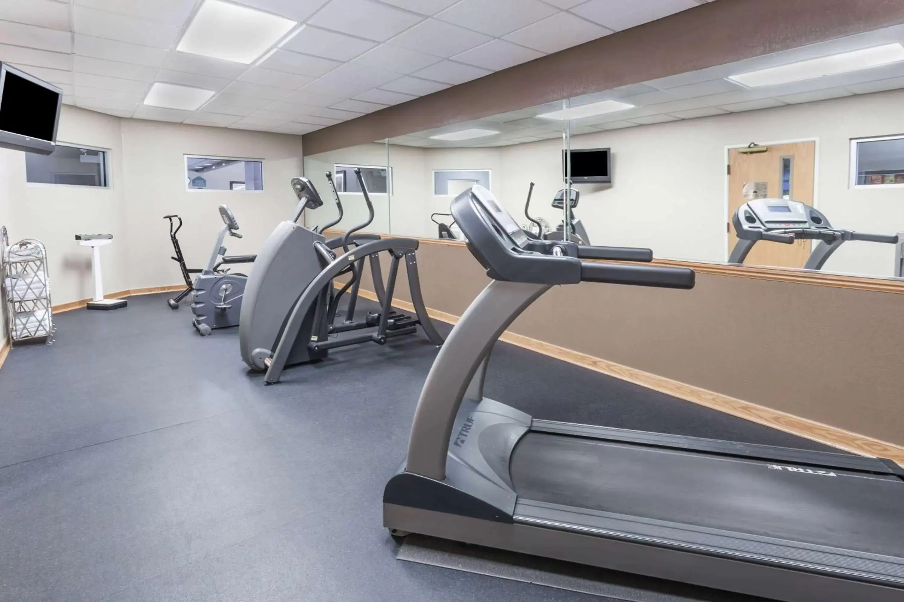 Fitness centre/facilities, Fitness Center/Facilities in Wingate by Wyndham Joliet