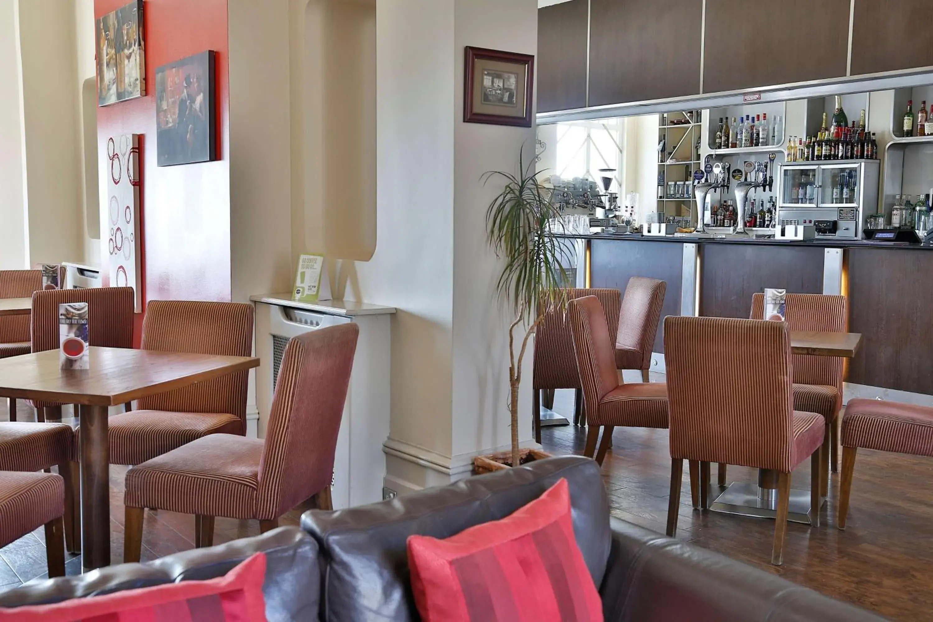 Lounge or bar, Restaurant/Places to Eat in Best Western York House Hotel