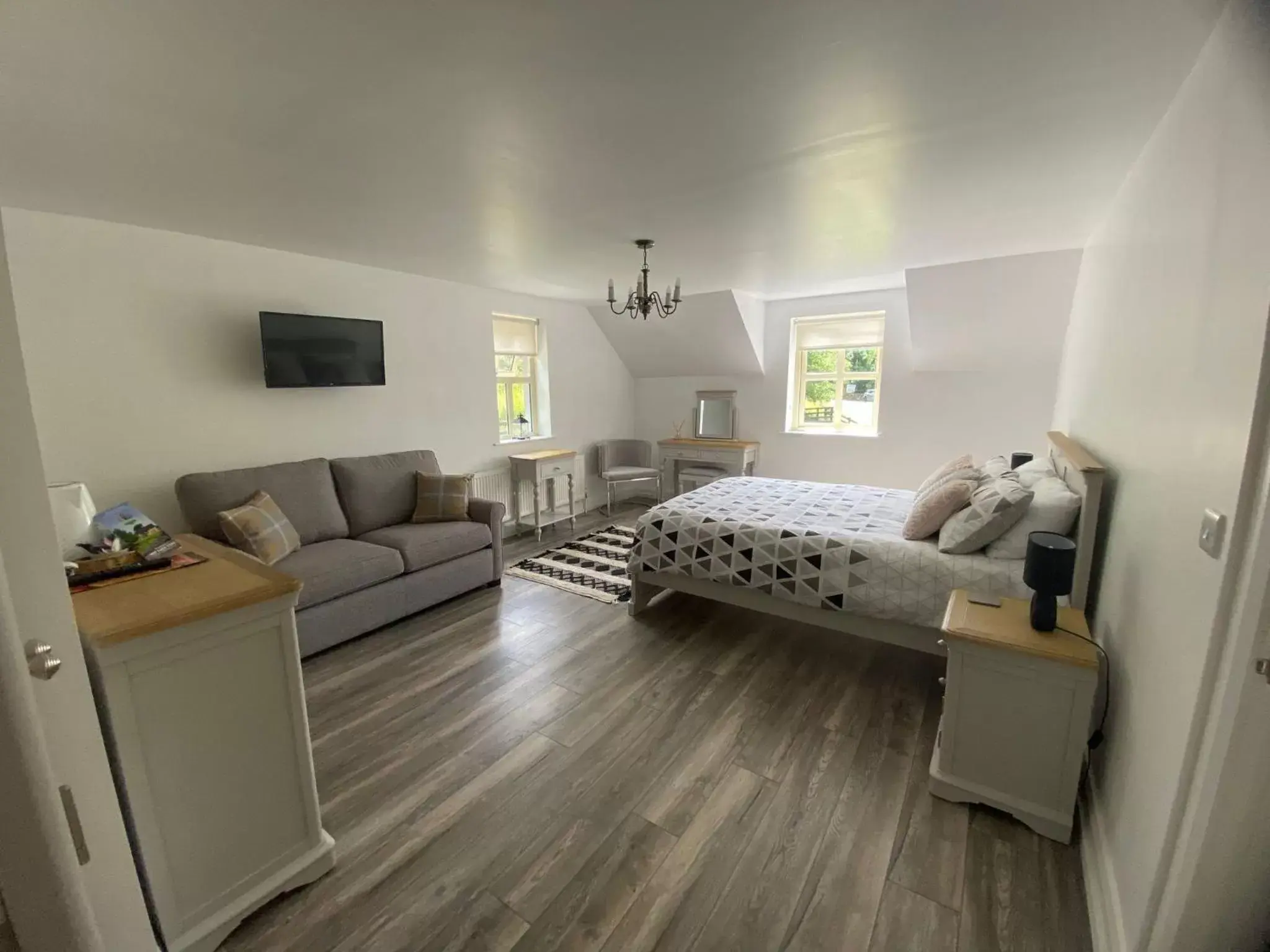 Deluxe Family Suite in Rostrevor Valley Holiday Park Rooms with Hot tub and car service Deluxe Family Suite in Rostrevor Valley Holiday Park Rooms with Hot tub and car service