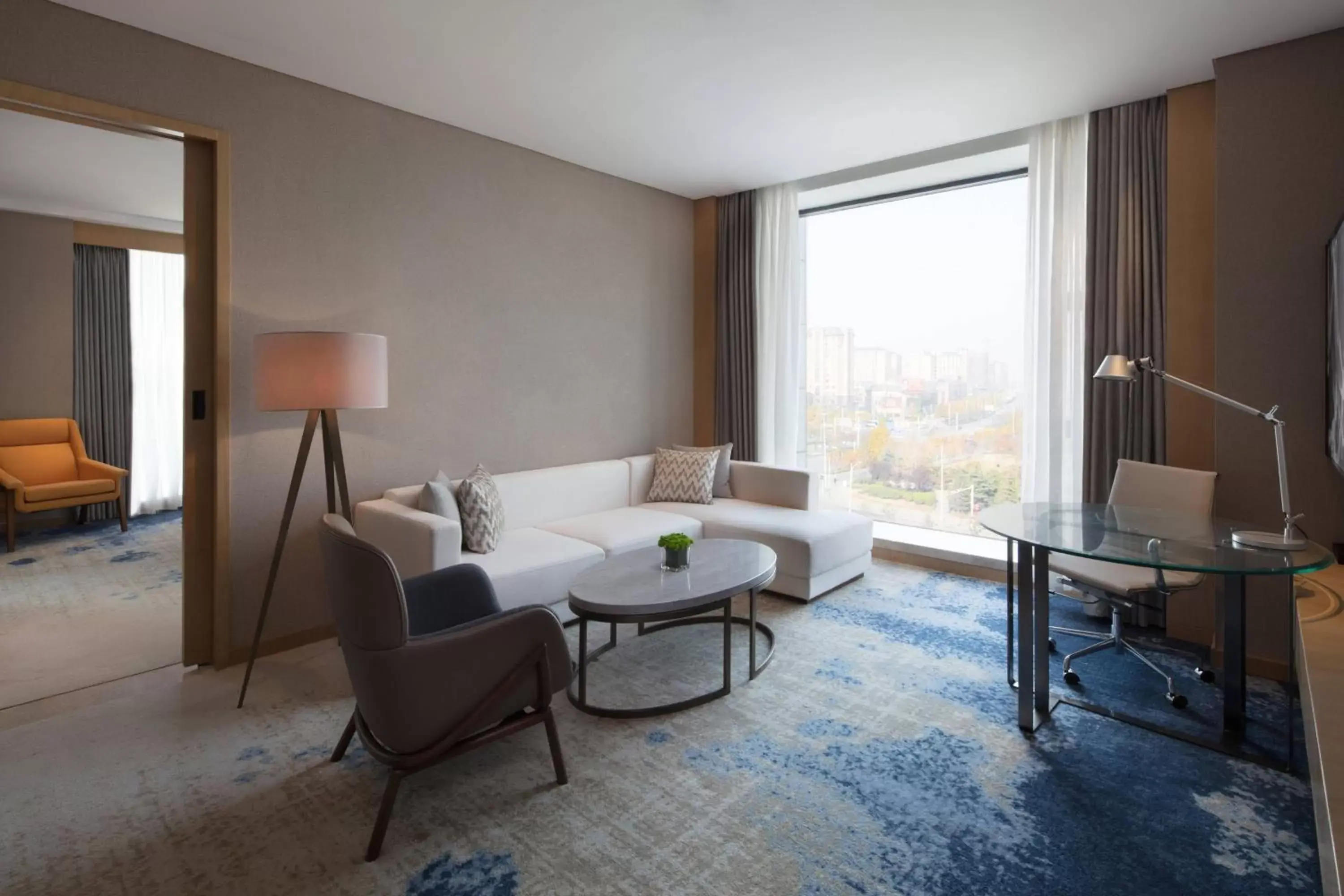 Living room, Seating Area in Courtyard by Marriott Zhengzhou Airport