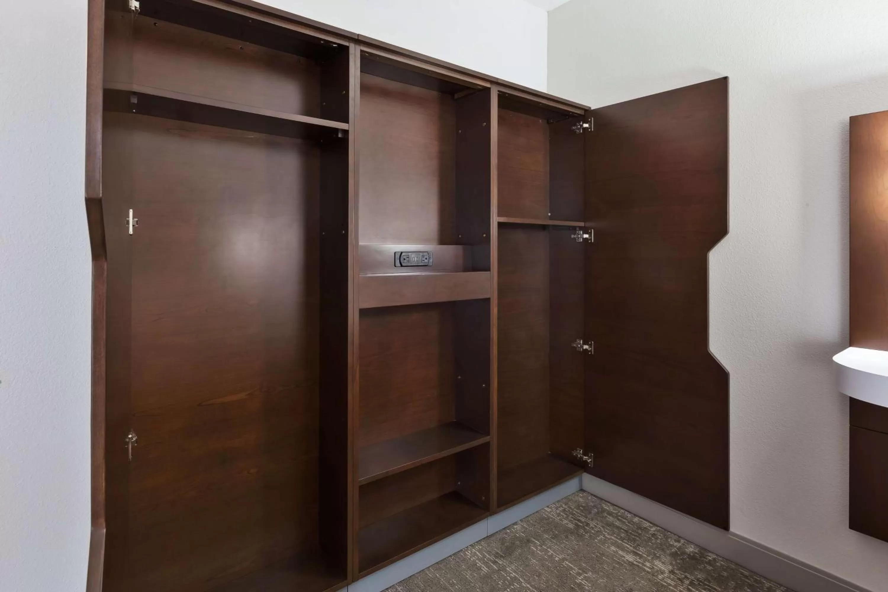 Photo of the whole room in Hampton Inn Columbus/Delaware I-71 North