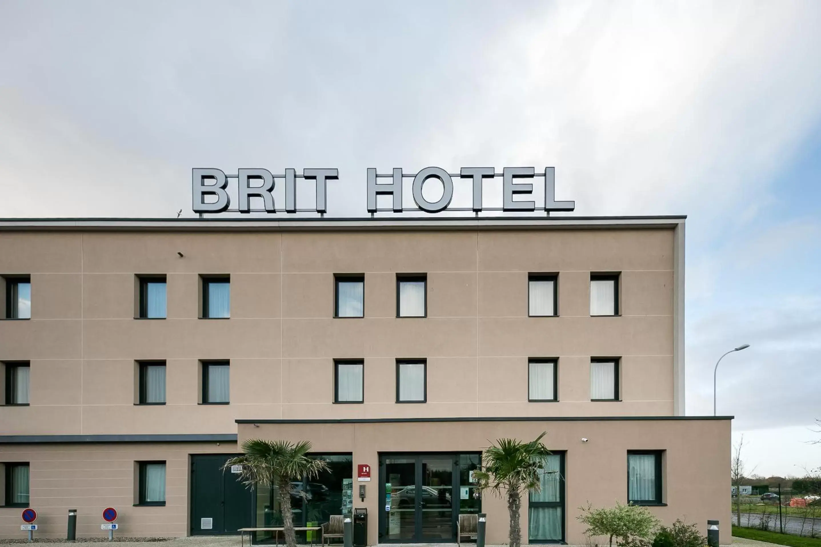 Facade/entrance, Property Building in Brit Hotel Dieppe