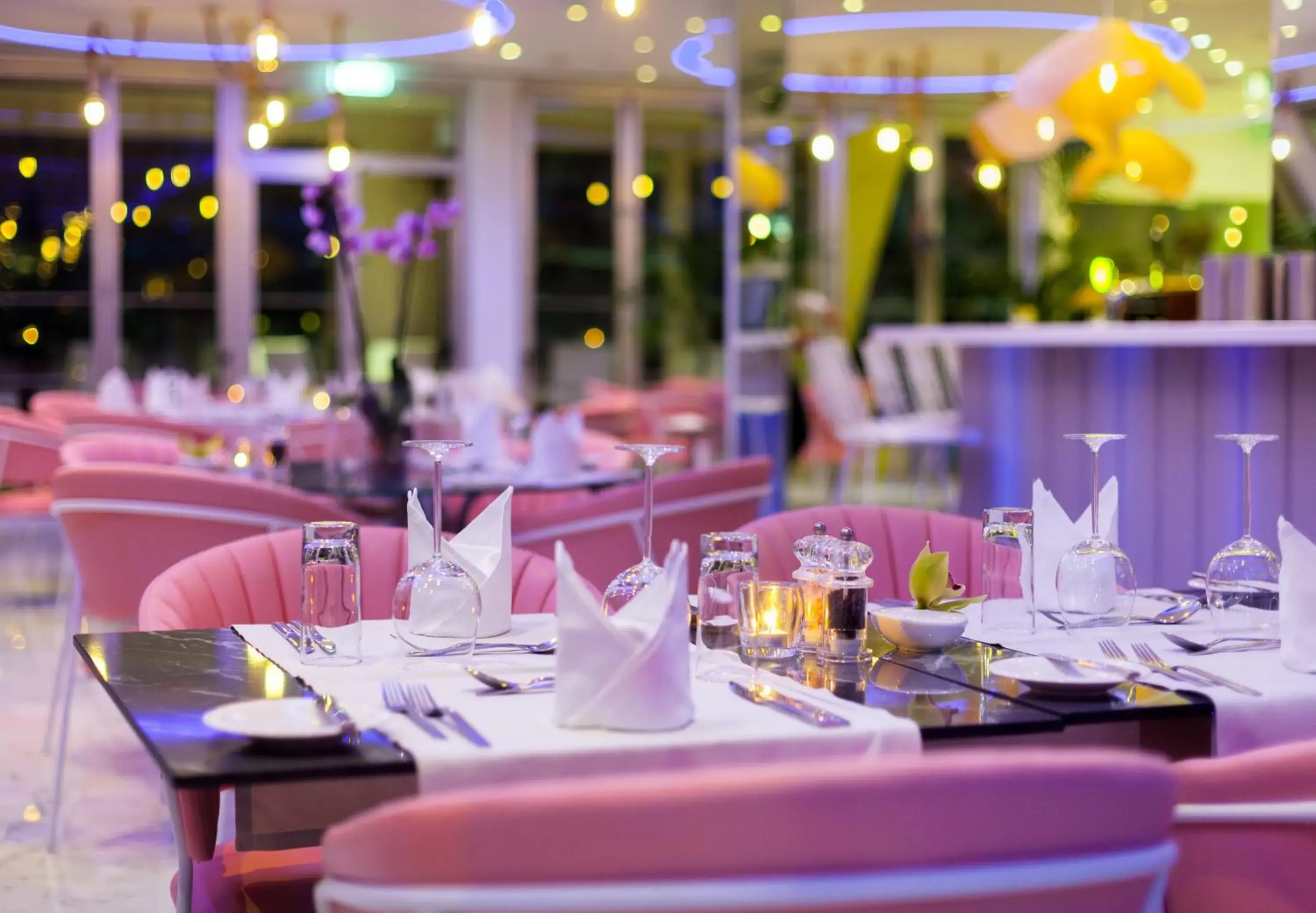 Restaurant/Places to Eat in St Raphael Resort