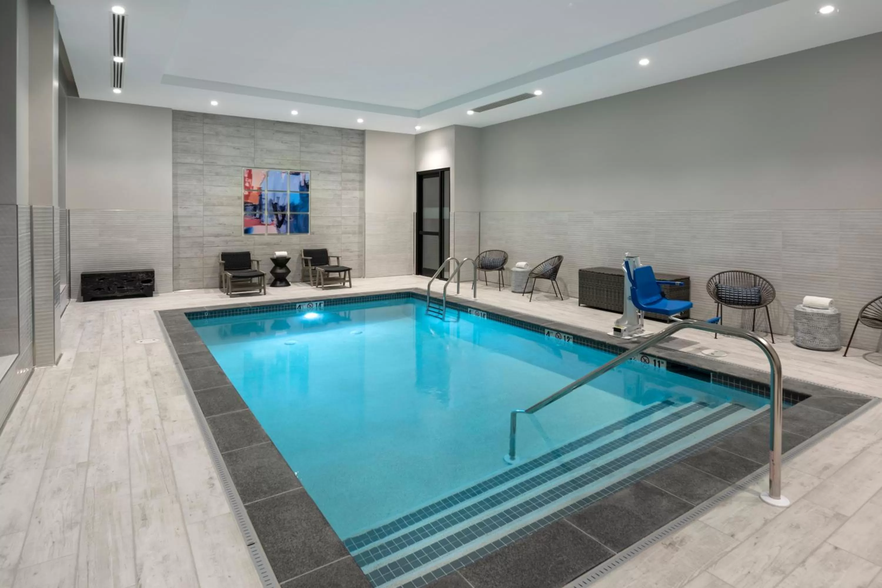Swimming pool in Holiday Inn Express - Boston Logan Airport - Revere by IHG