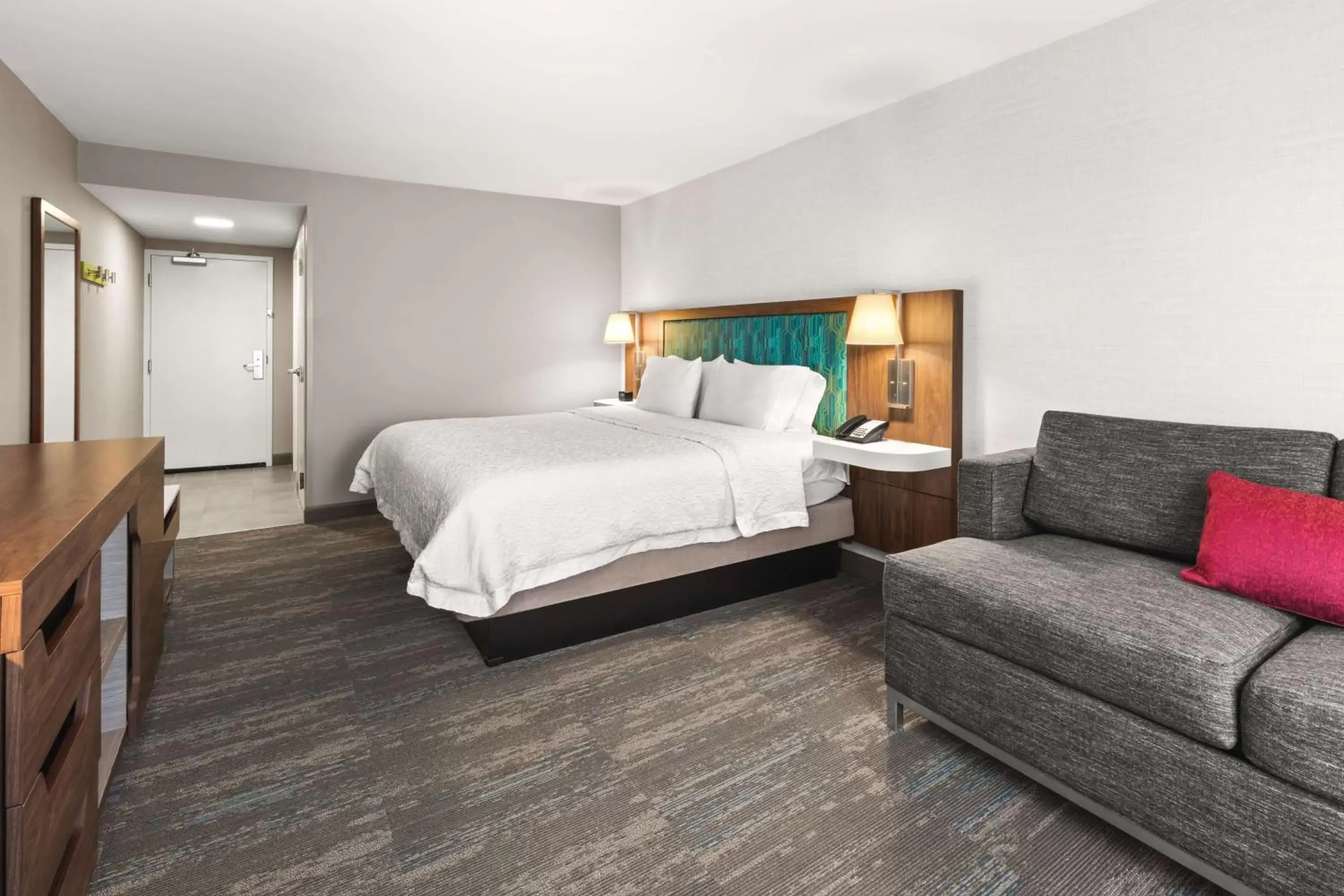 Deluxe King Room - Non-Smoking in Hampton Inn Seekonk Deluxe King Room - Non-Smoking in Hampton Inn Seekonk