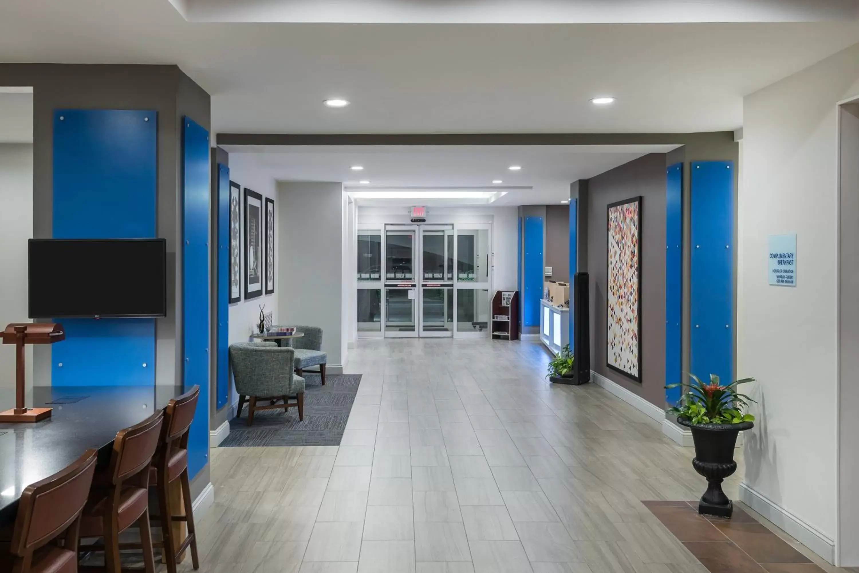 Lobby or reception in Holiday Inn Express & Suites Florence I-95 & I-20 Civic Ctr, an IHG Hotel