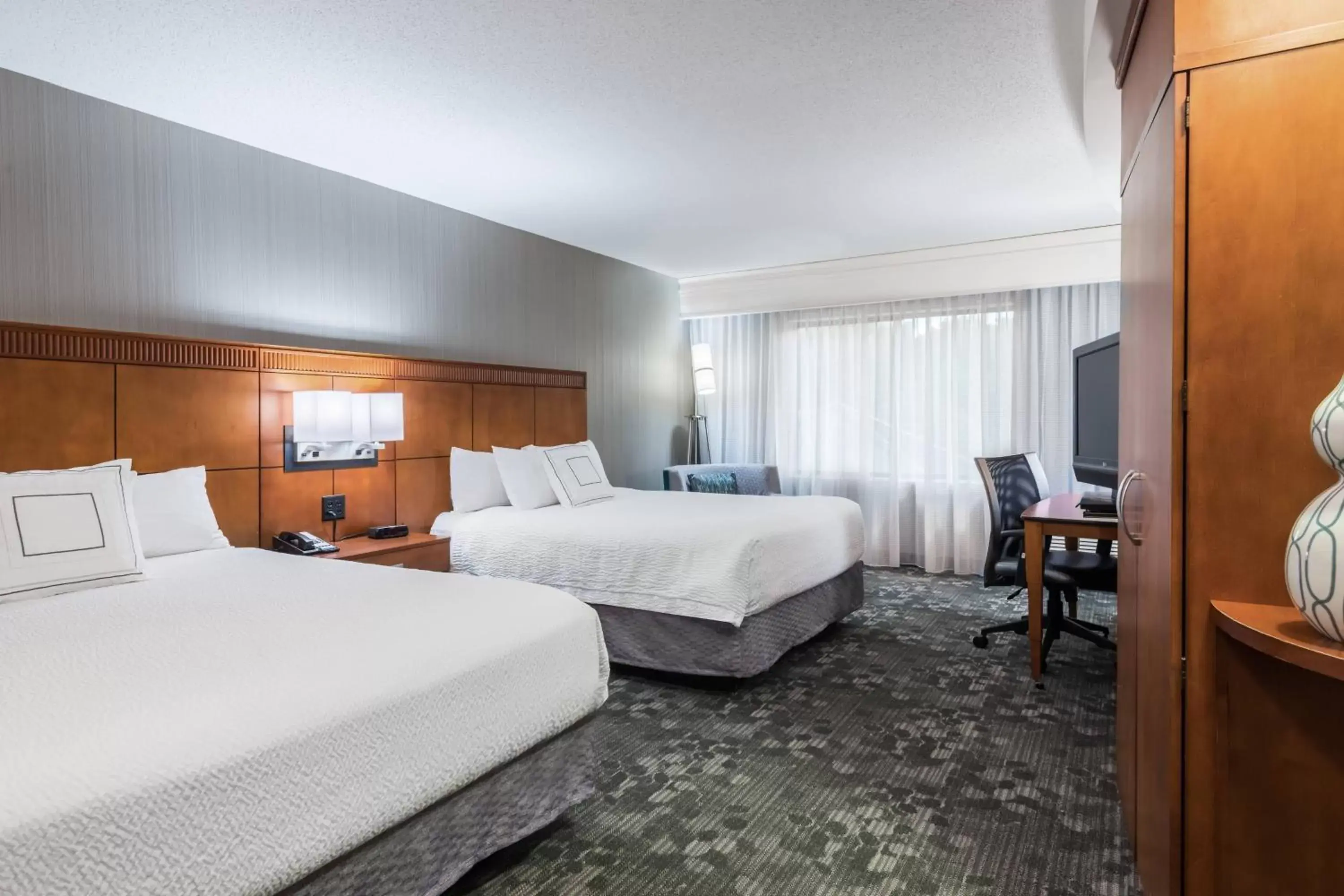 Photo of the whole room, Bed in Courtyard by Marriott Danbury