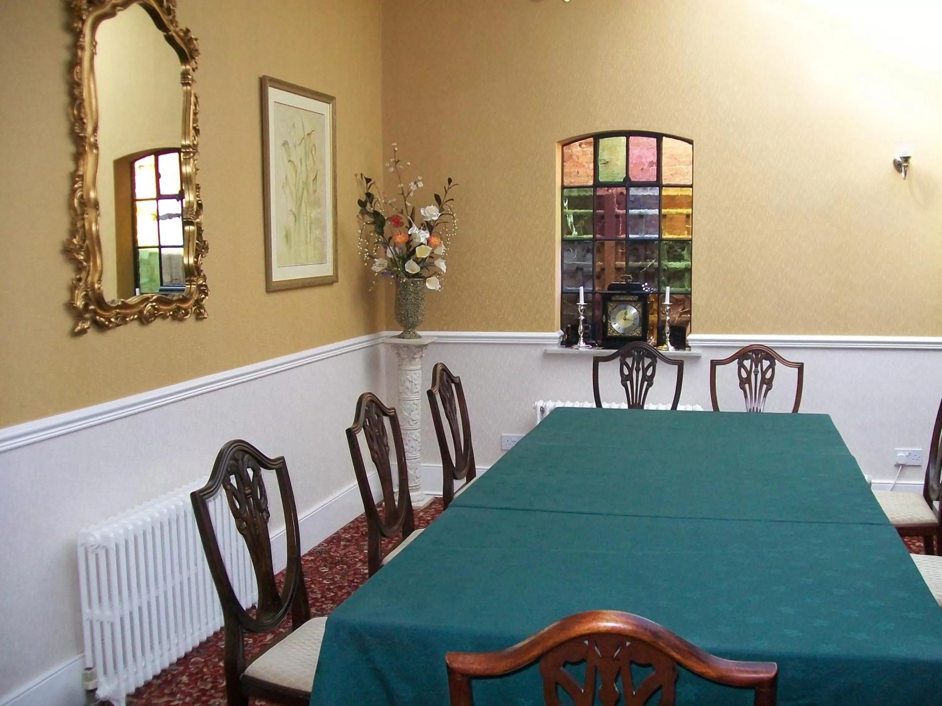 Business facilities in Chapel House