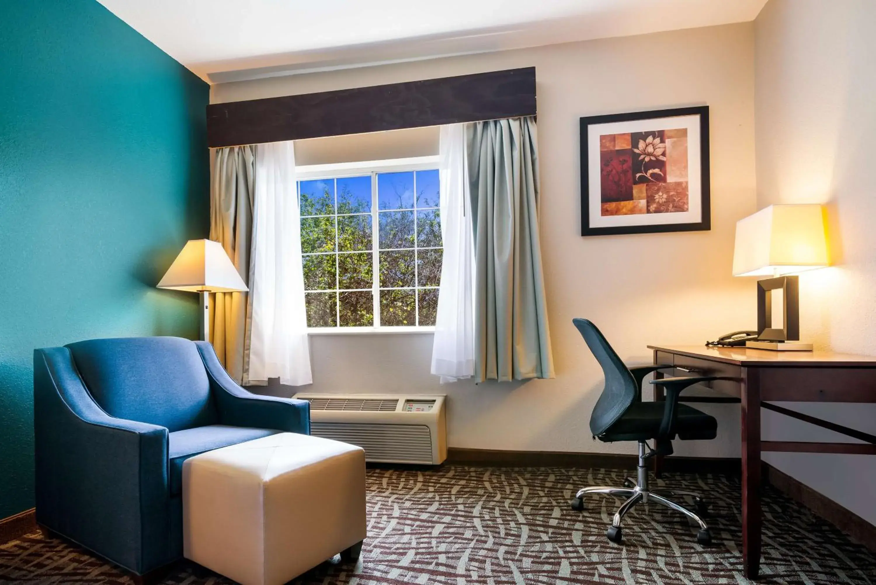 Bedroom, Seating Area in Best Western Topeka Inn & Suites