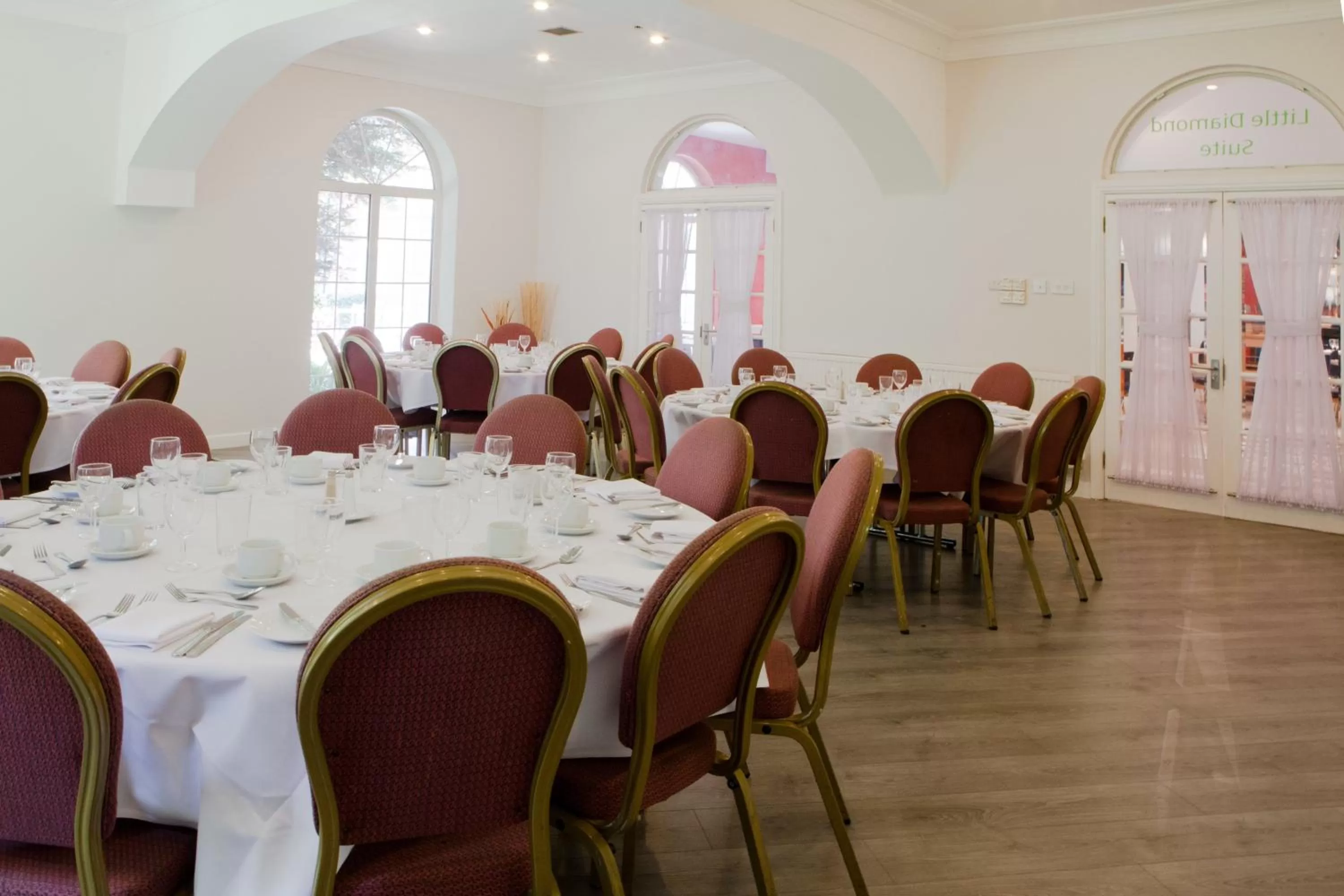 Restaurant/places to eat in Holiday Inn Corby Kettering A43 by IHG