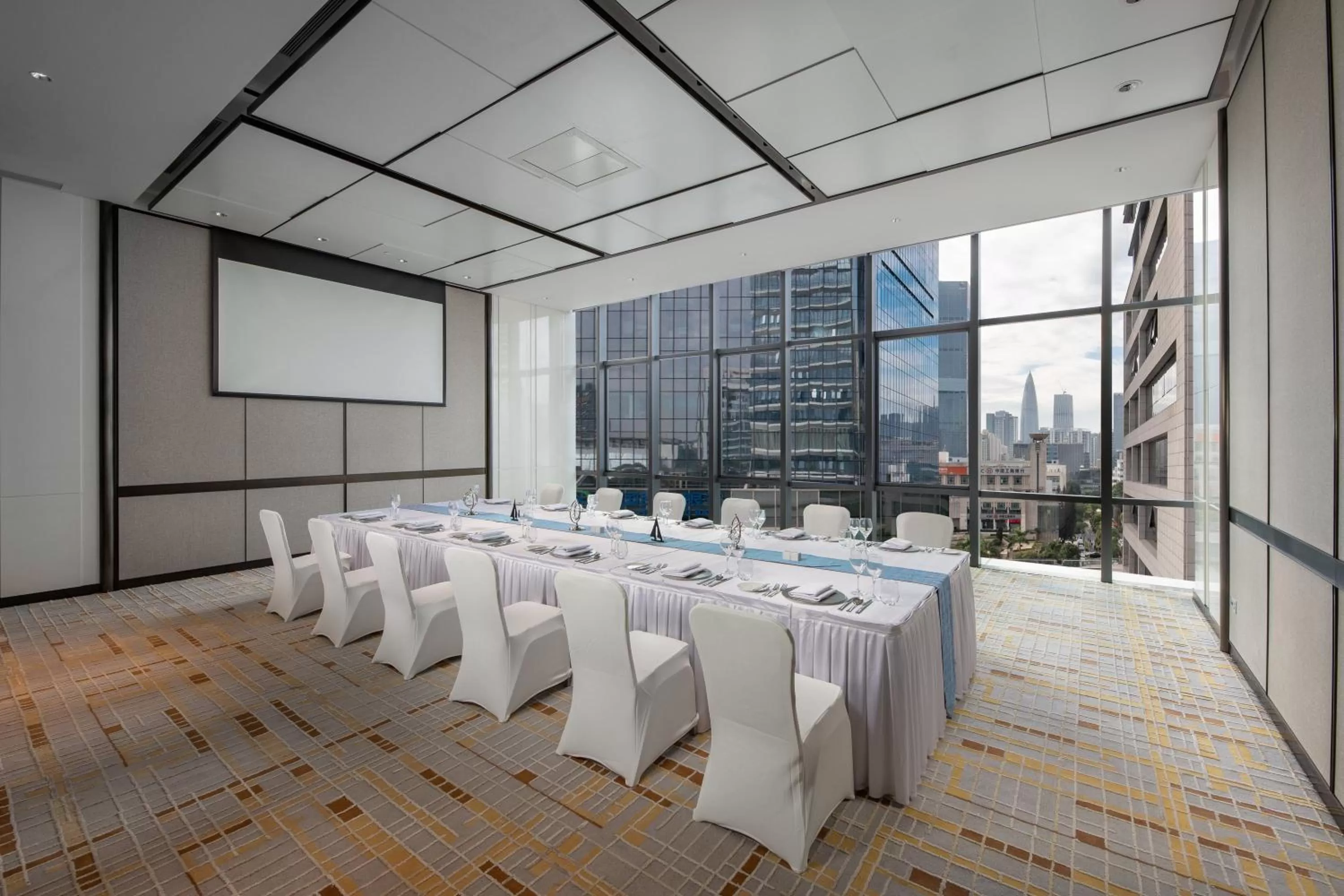 Meeting/conference room in Crowne Plaza Shenzhen Nanshan by IHG