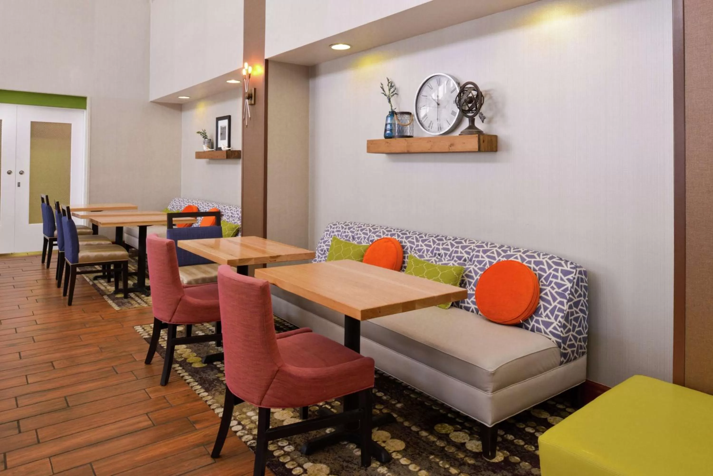 Breakfast in Hampton Inn & Suites Wilmington