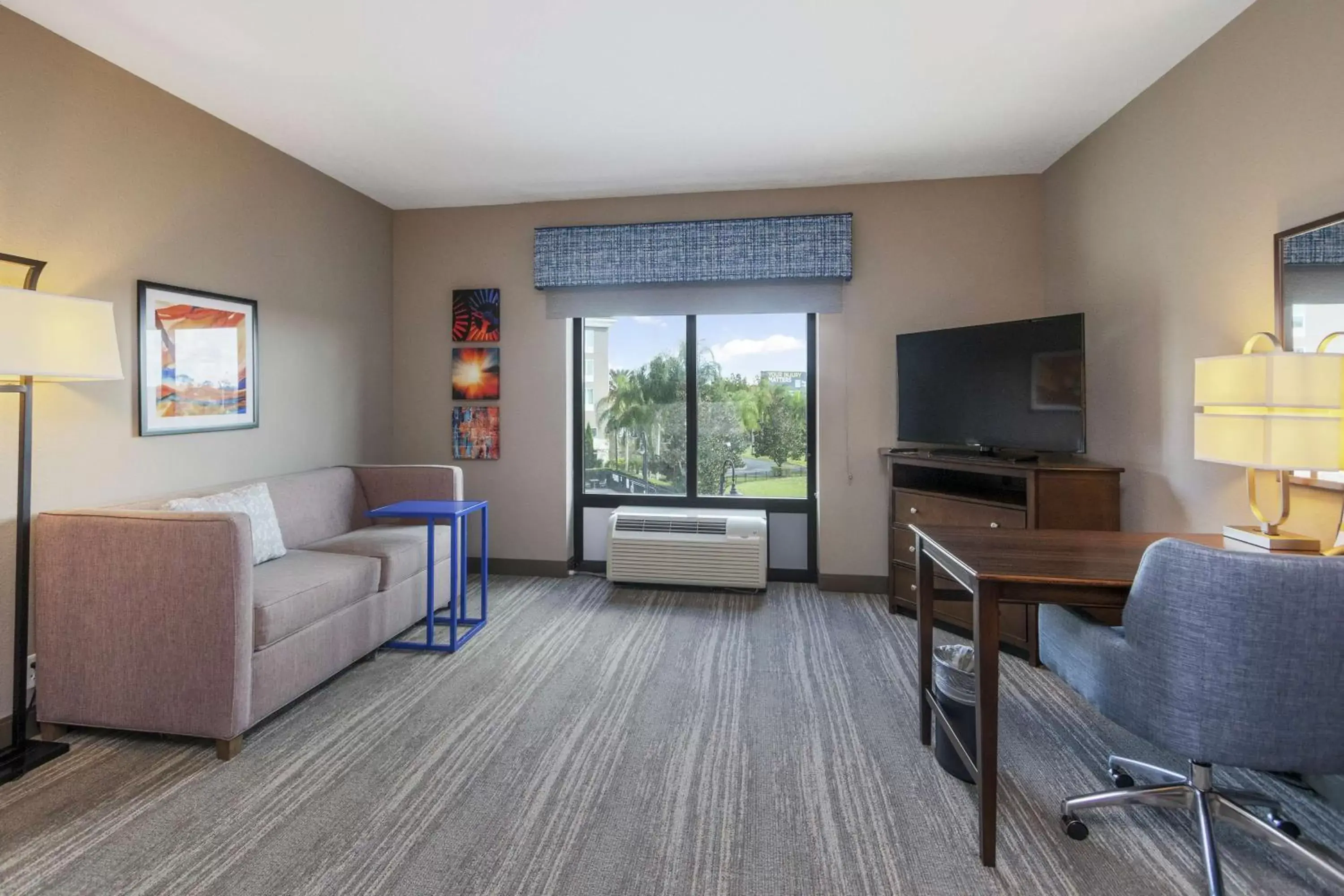 Bedroom, Seating Area in Hampton Inn & Suites Orlando-Apopka