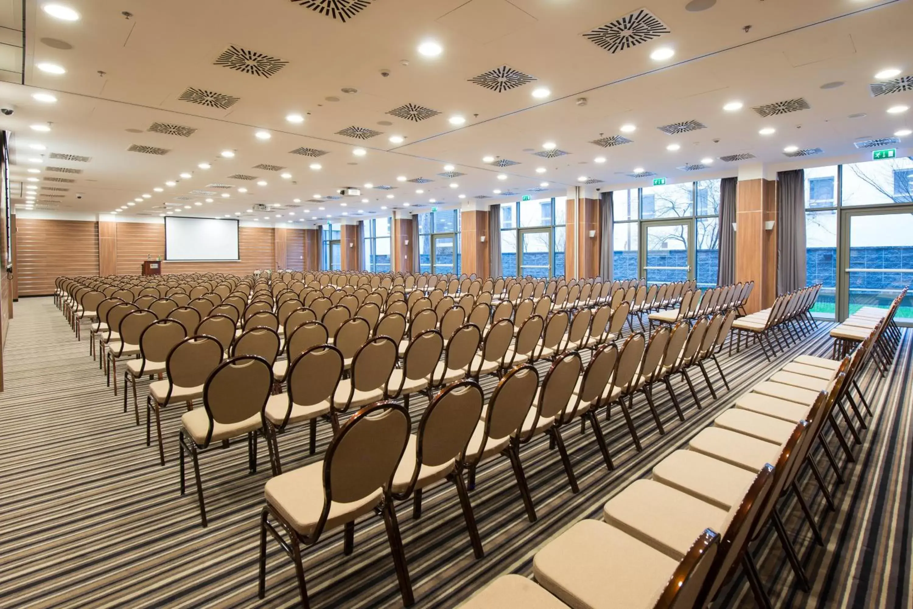 Meeting/conference room in Holiday Inn Krakow City Centre, an IHG Hotel