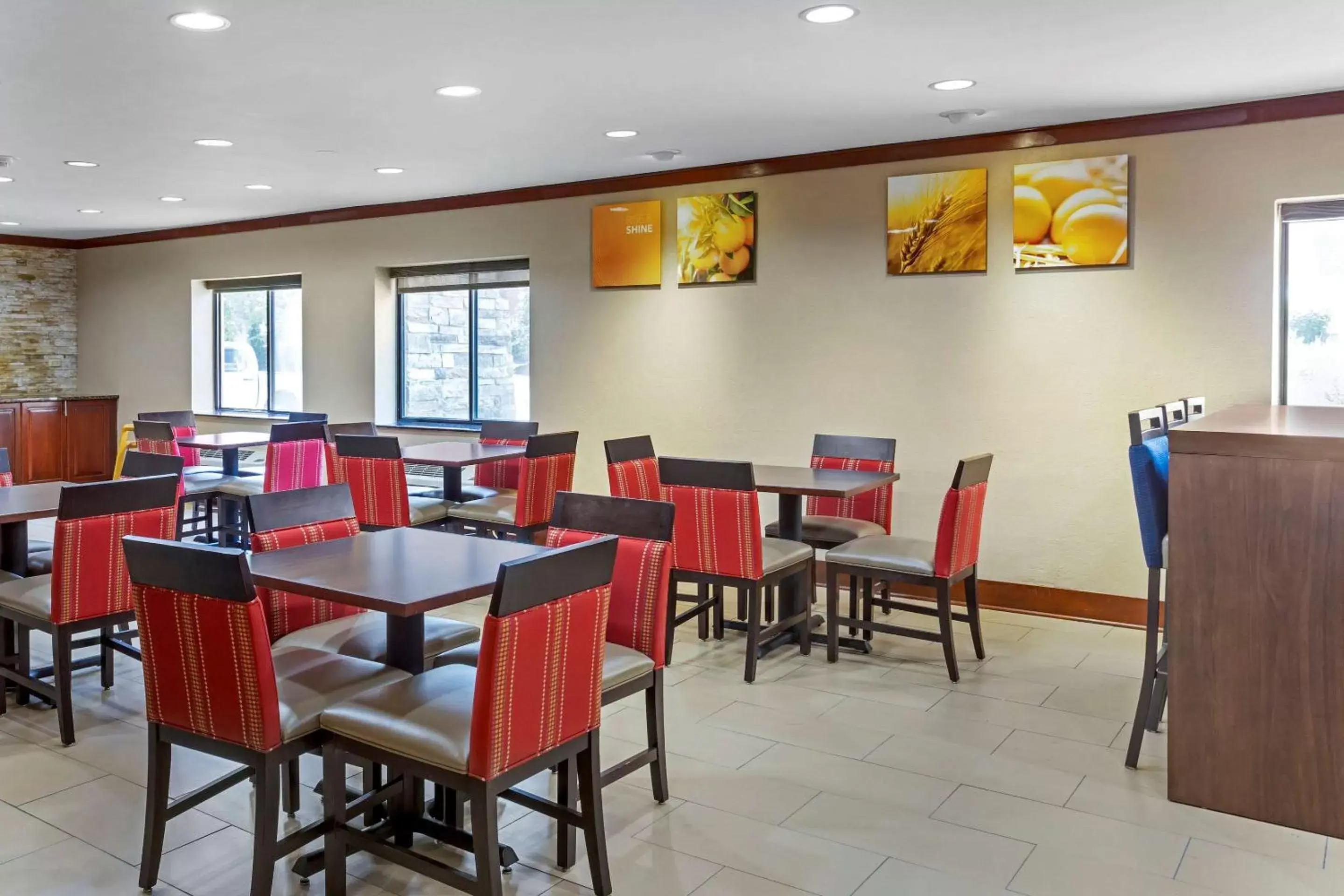 Restaurant/Places to Eat in Comfort Inn Hoffman Estates – Schaumburg