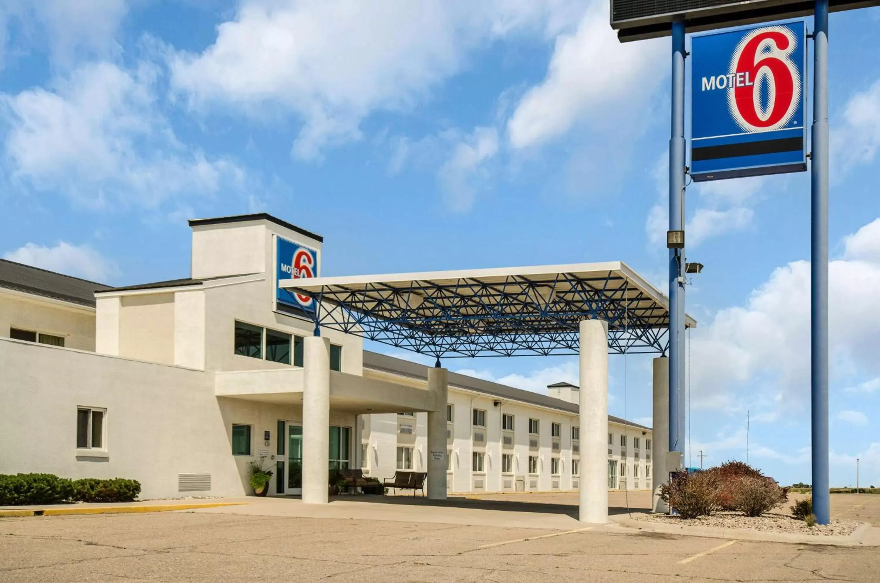Property building in Motel 6-Big Springs, NE Property building in Motel 6-Big Springs, NE