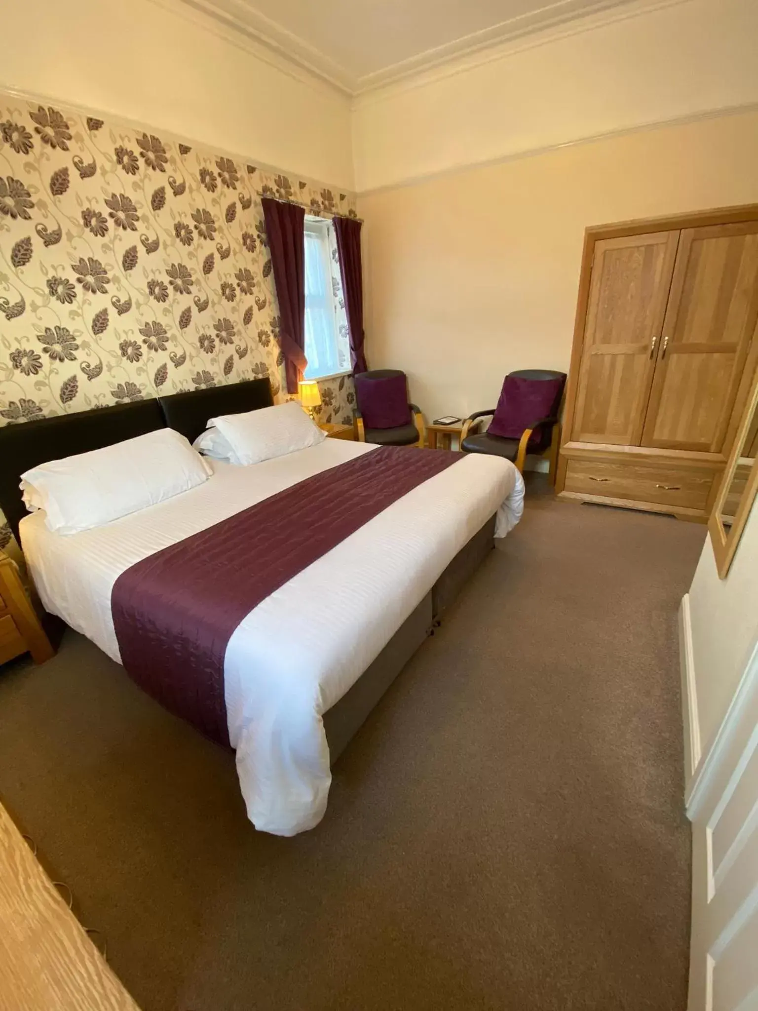 Photo of the whole room, Bed in Paignton Court