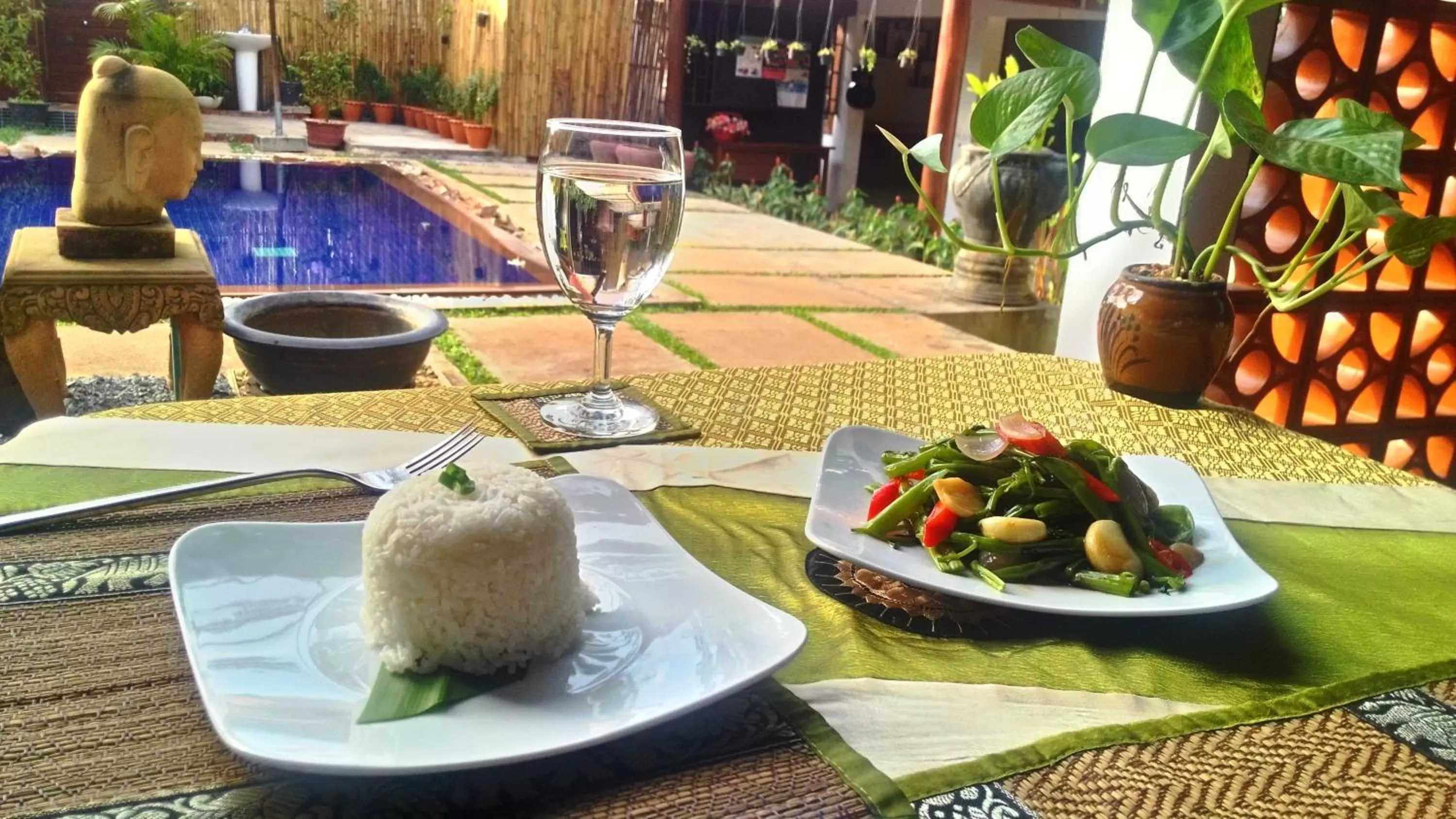 Food and drinks in BayStone Resort