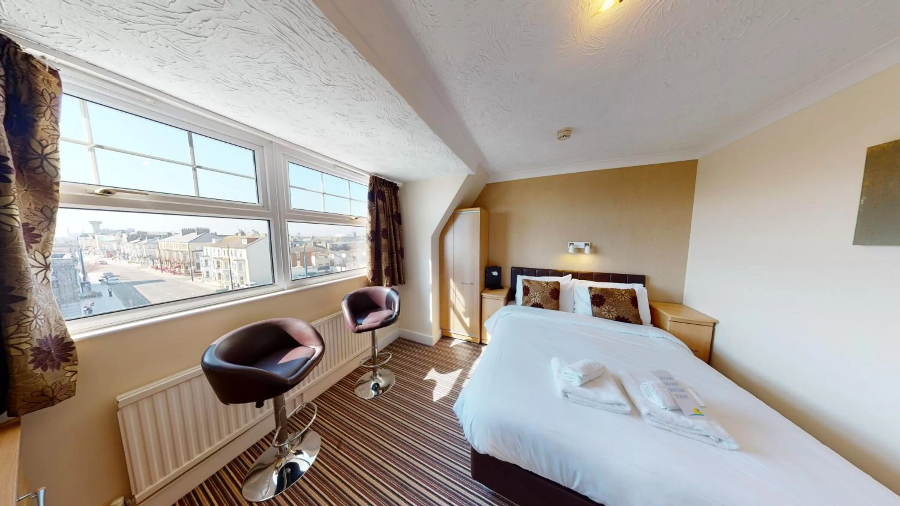 Bedroom, Bed in Marine Lodge