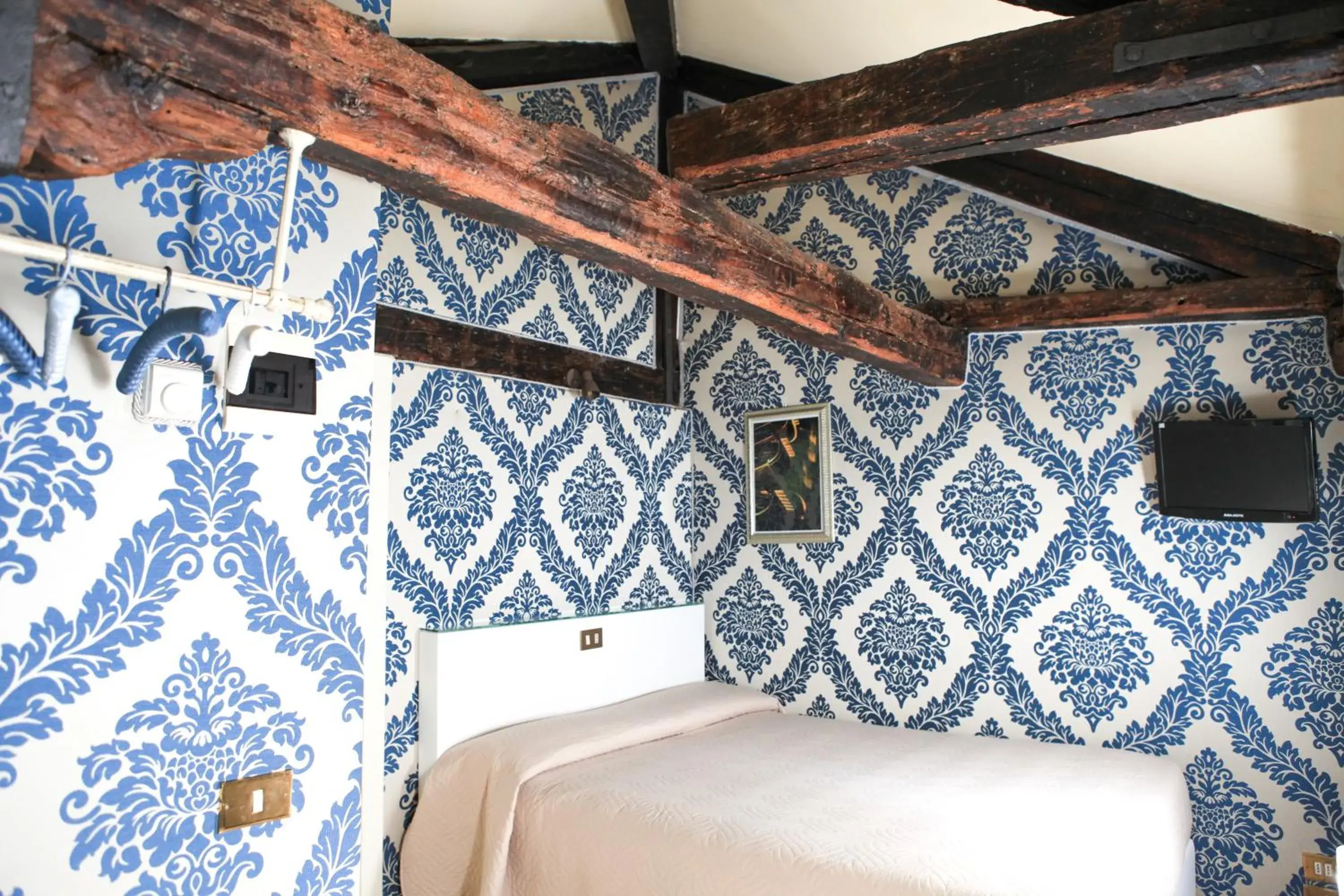 Bed in Hotel Bridge Bed in Hotel Bridge