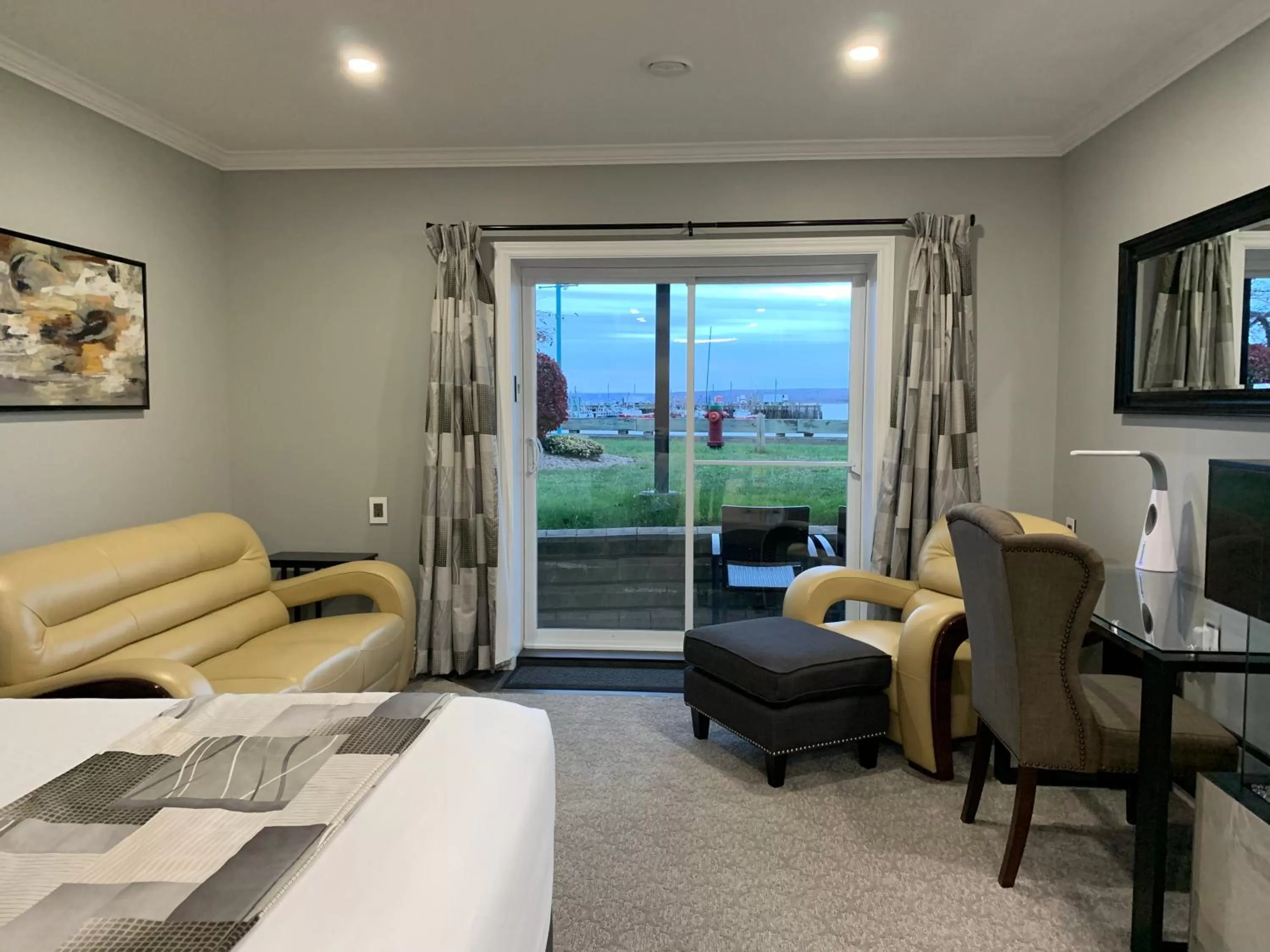 Seating Area in Dockside Suites