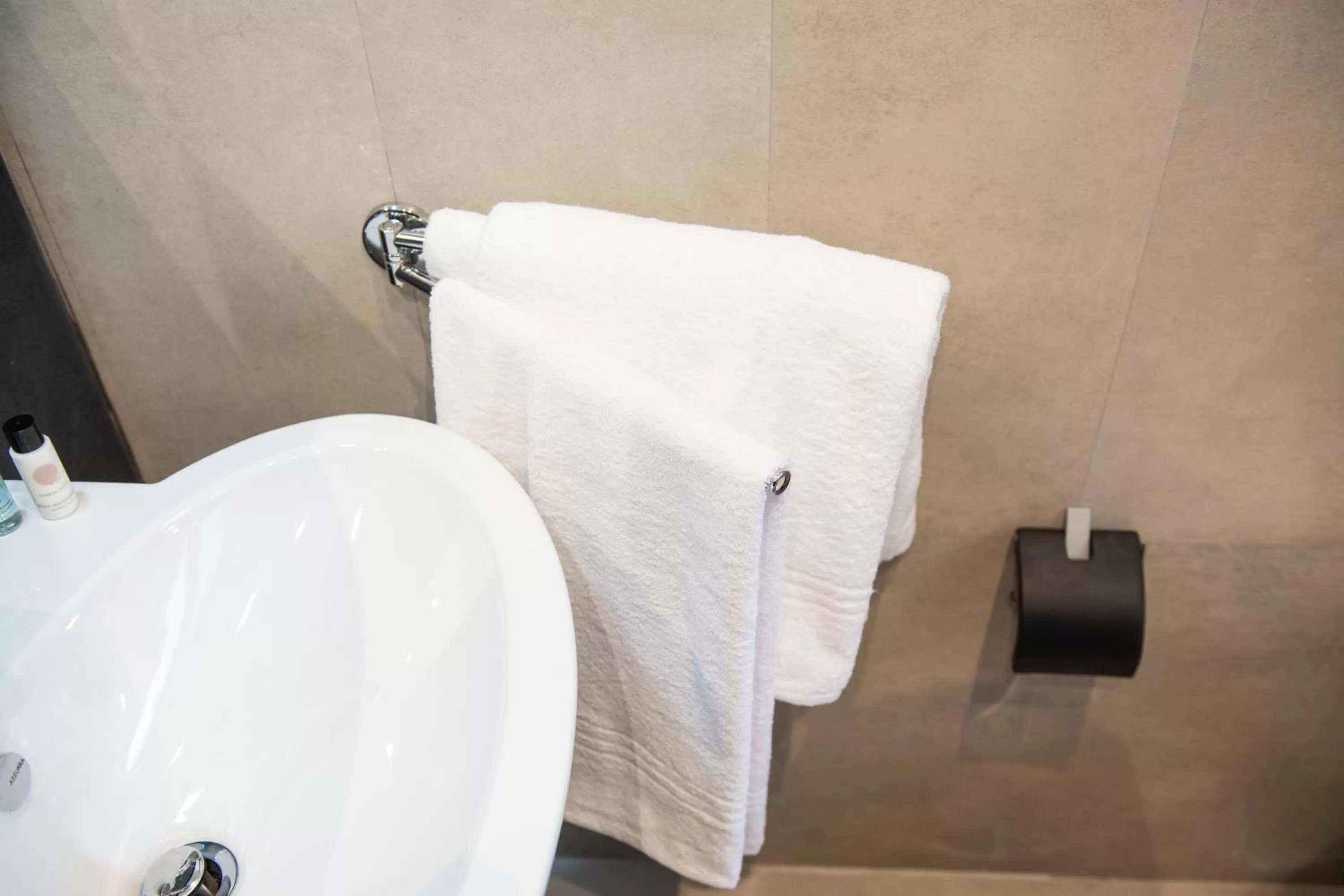 Bathroom in D'amelio'S suites