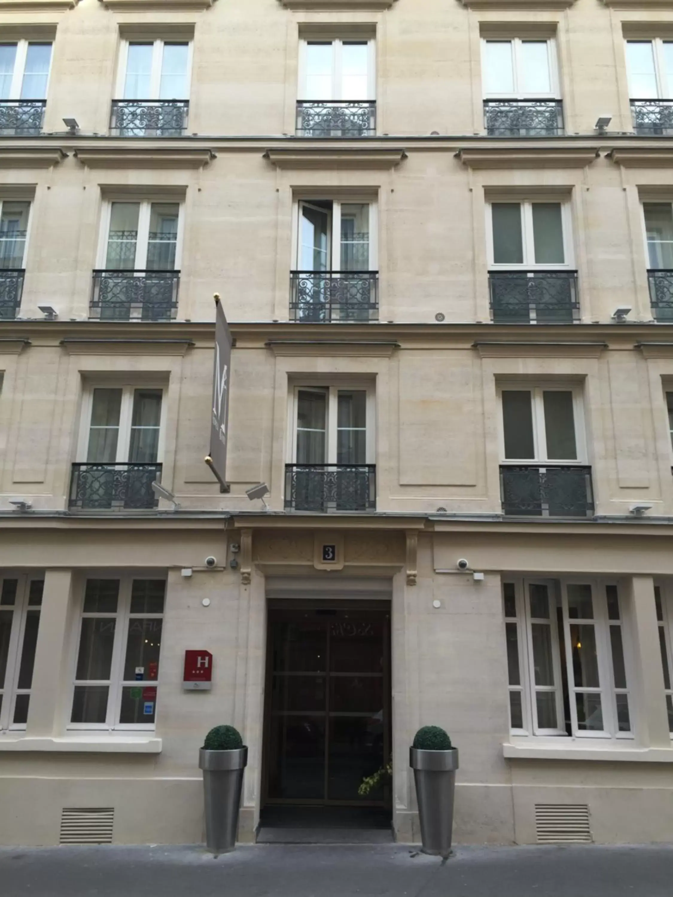 Facade/entrance, Property Building in Hôtel Mayet