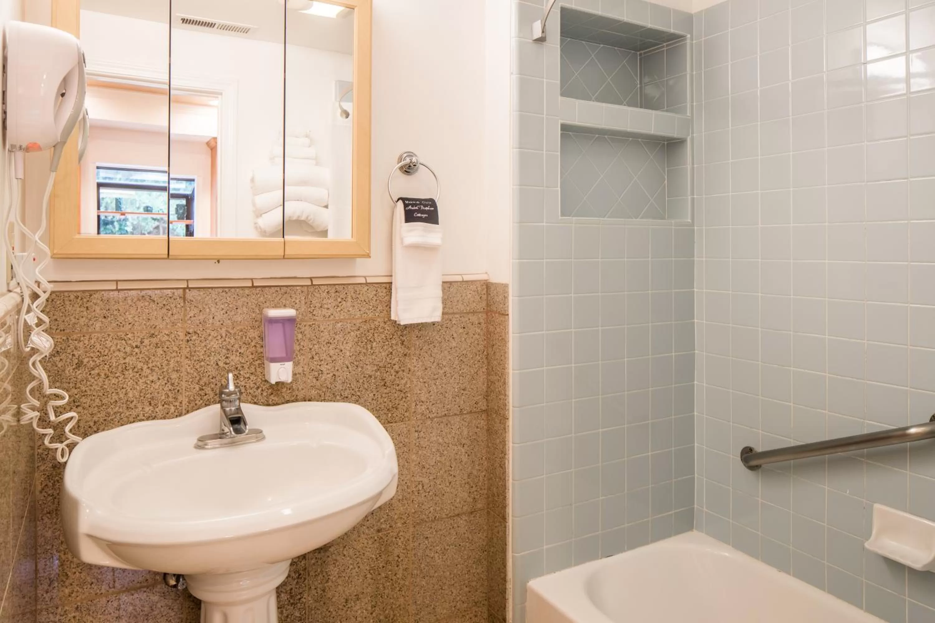 Bathroom in Andril Fireplace Cottages