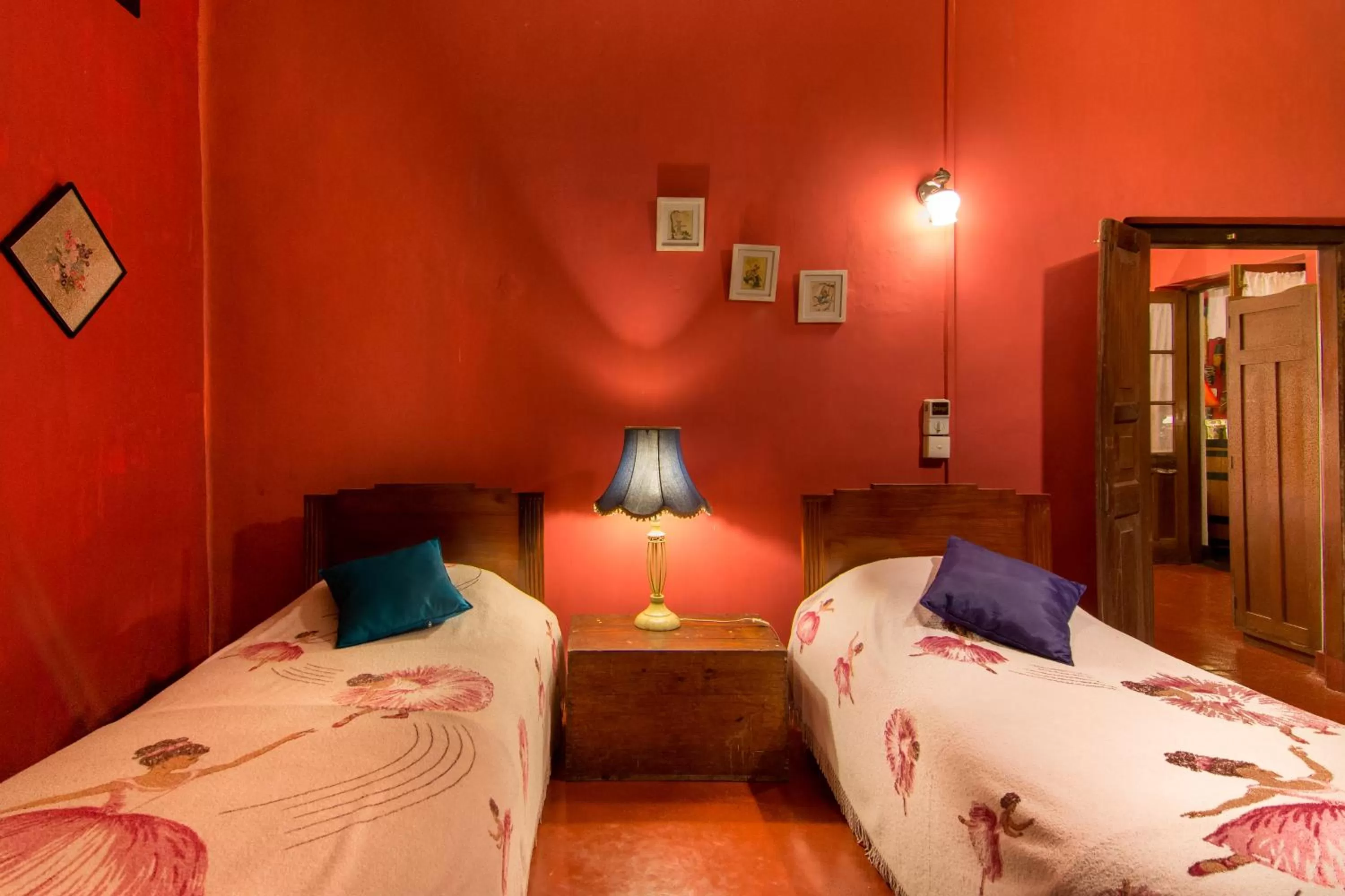 Family, Bed in The Kandyan Manor by Bhathiya & Suzy