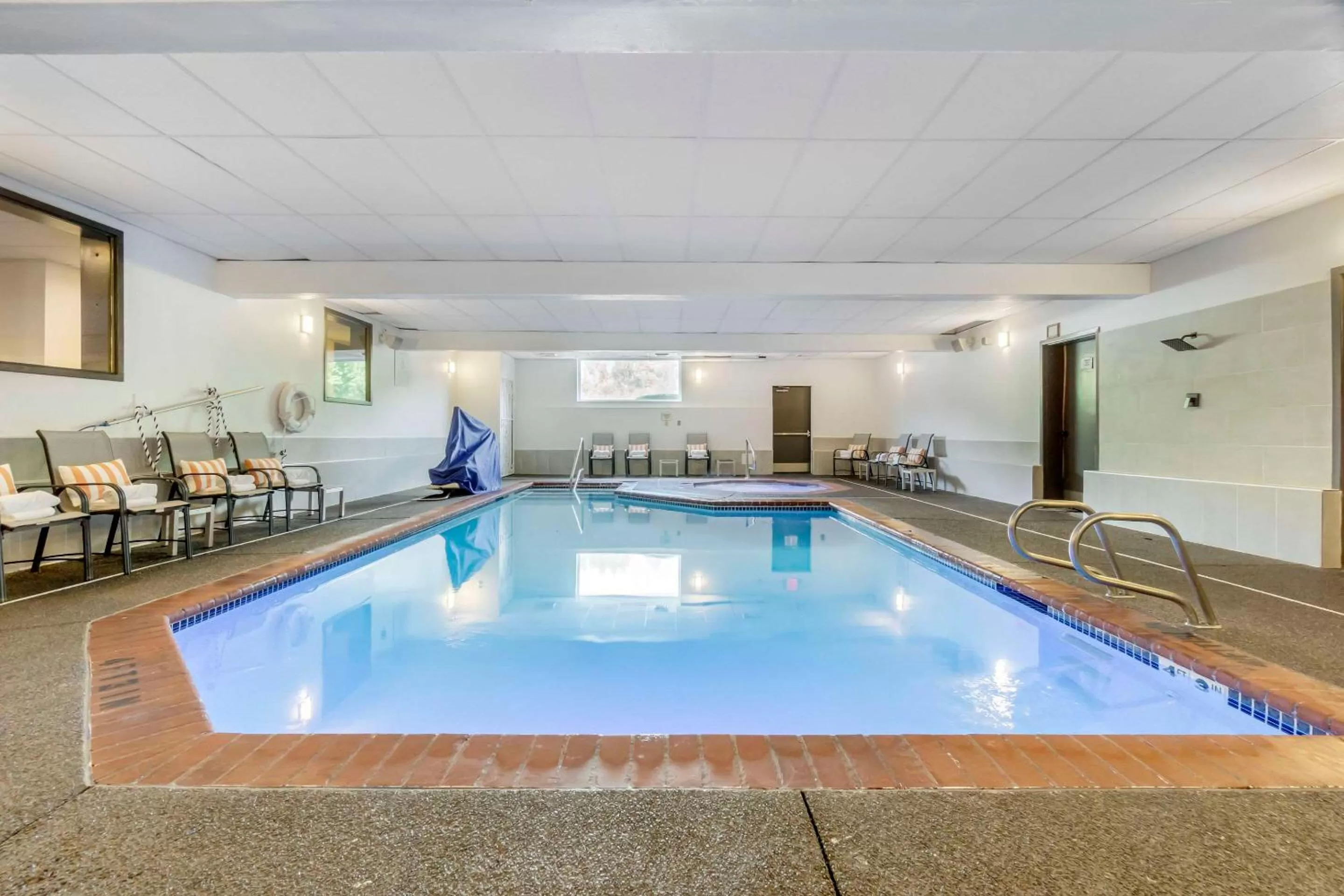 Hot Tub in Comfort Inn & Suites Pacific - Auburn