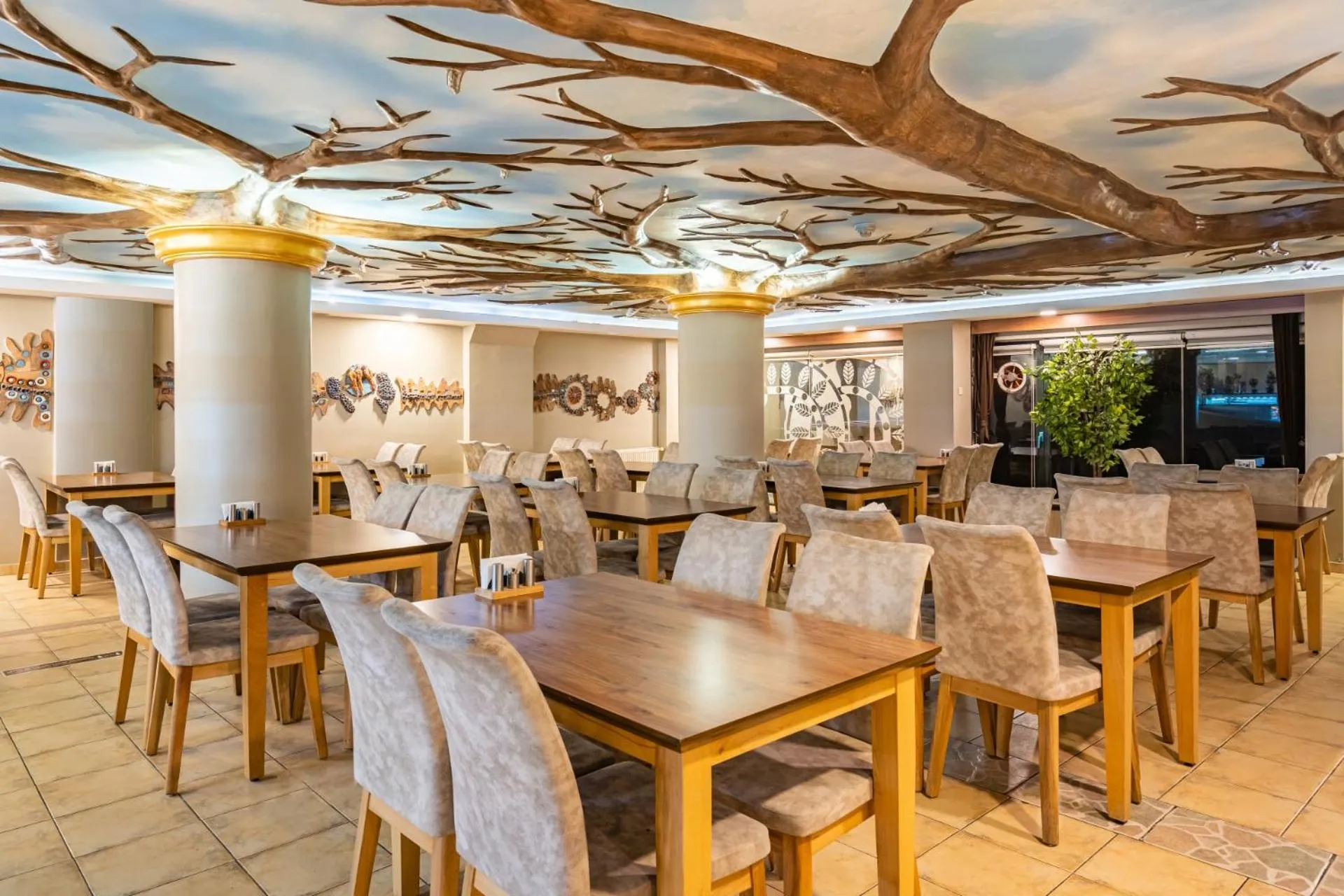 Restaurant/places to eat in Buyuk Velic Hotel