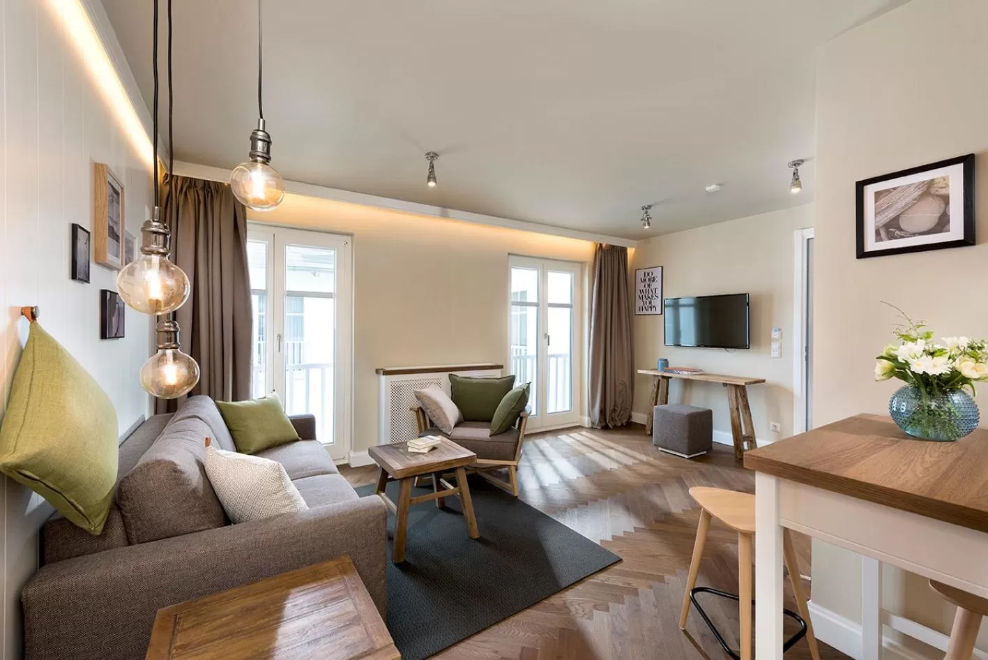 Communal lounge/ TV room in LOEV - VELA Hotels