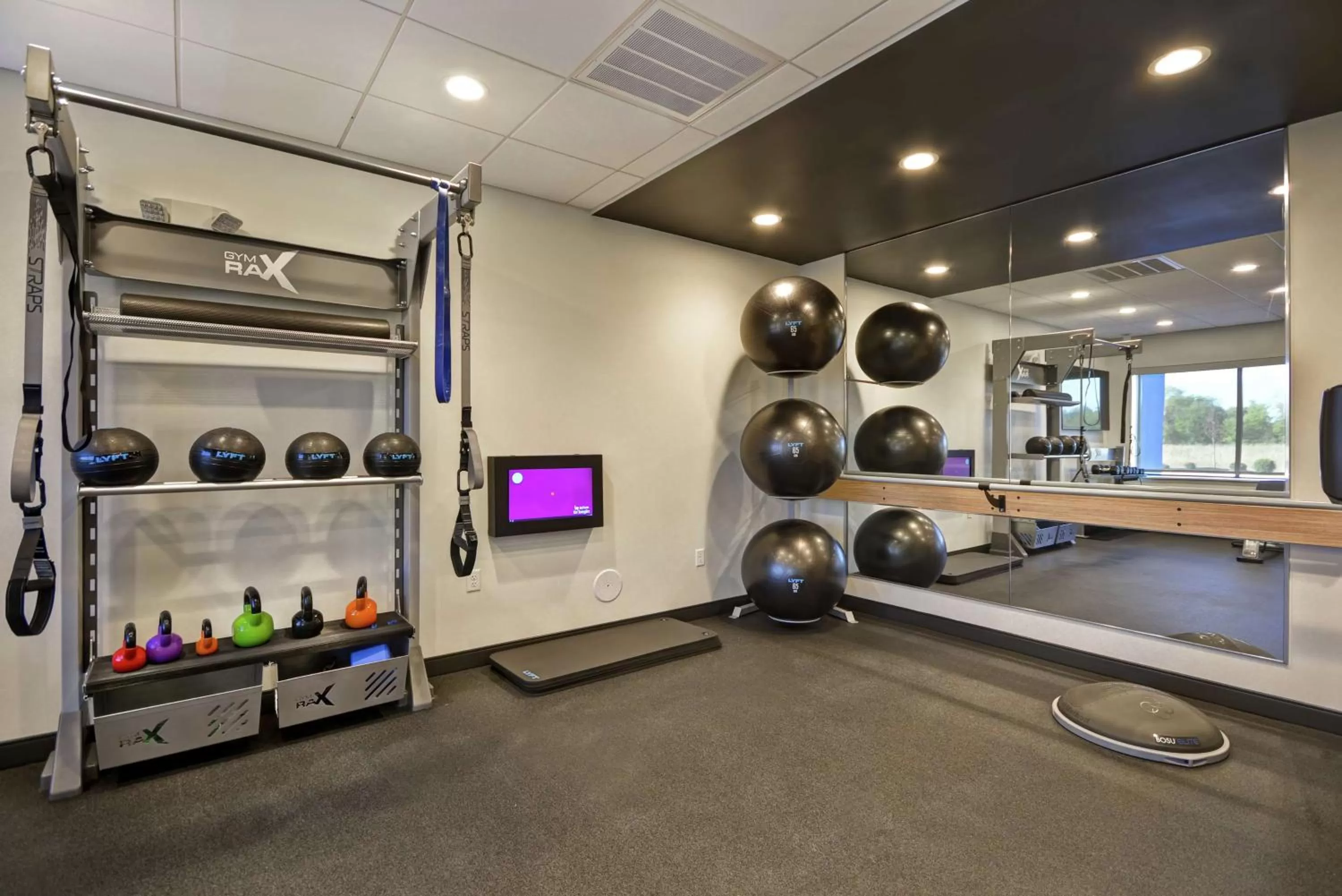 Fitness centre/facilities in Tru By Hilton Huber Heights Dayton