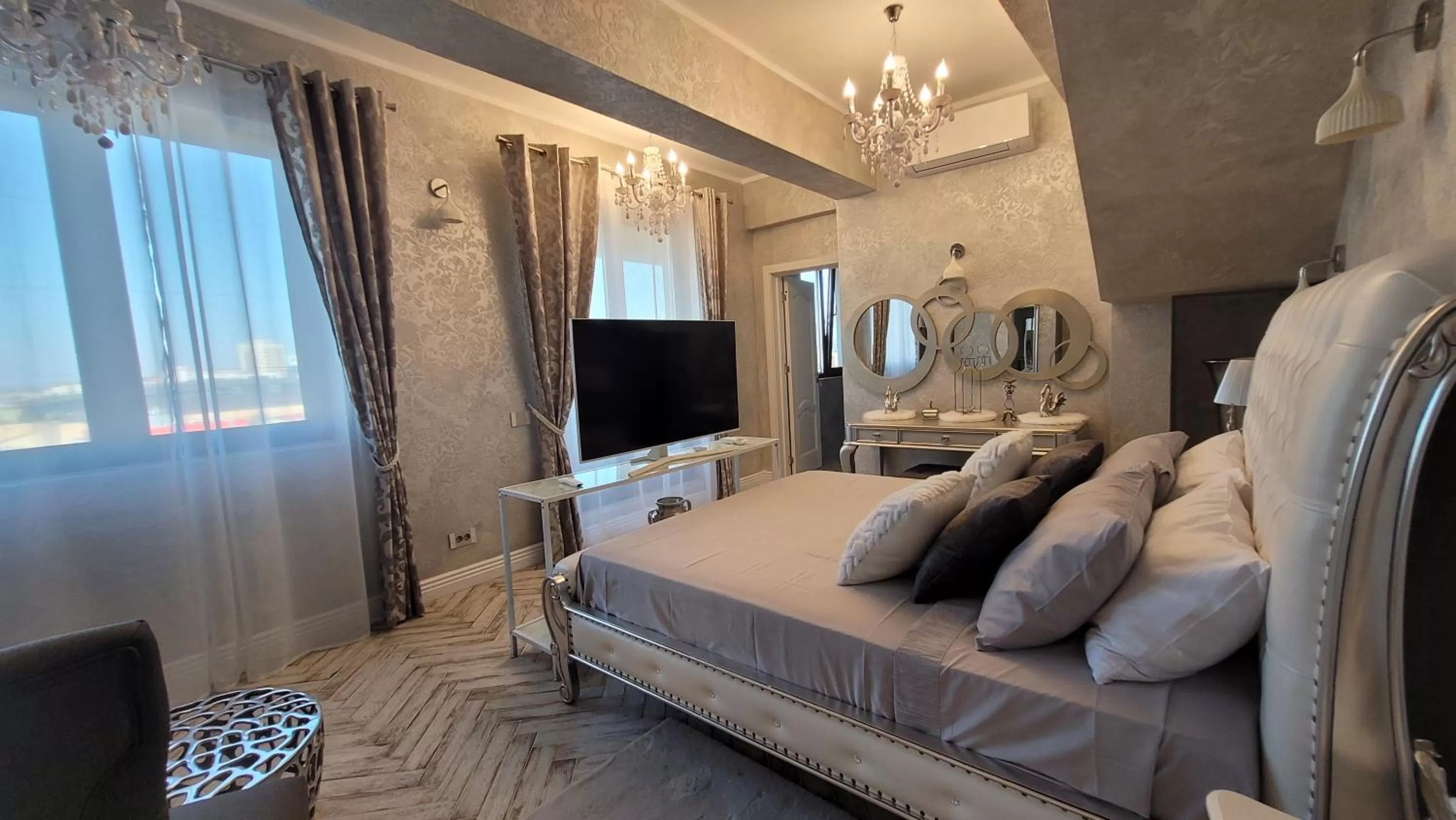 TV and multimedia in Terrace Suites Iasi