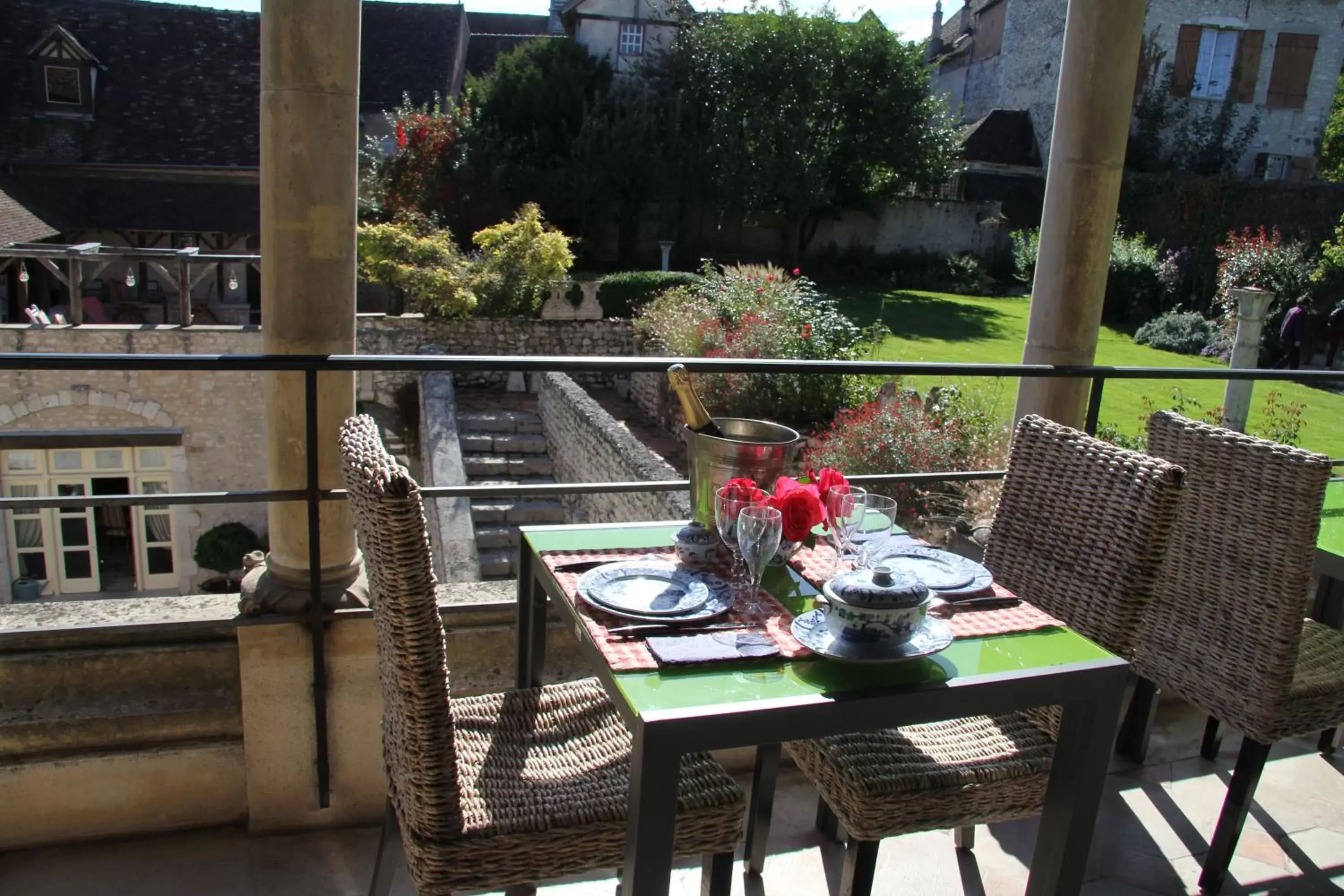 Patio, Restaurant/Places to Eat in Demeure des Vieux Bains