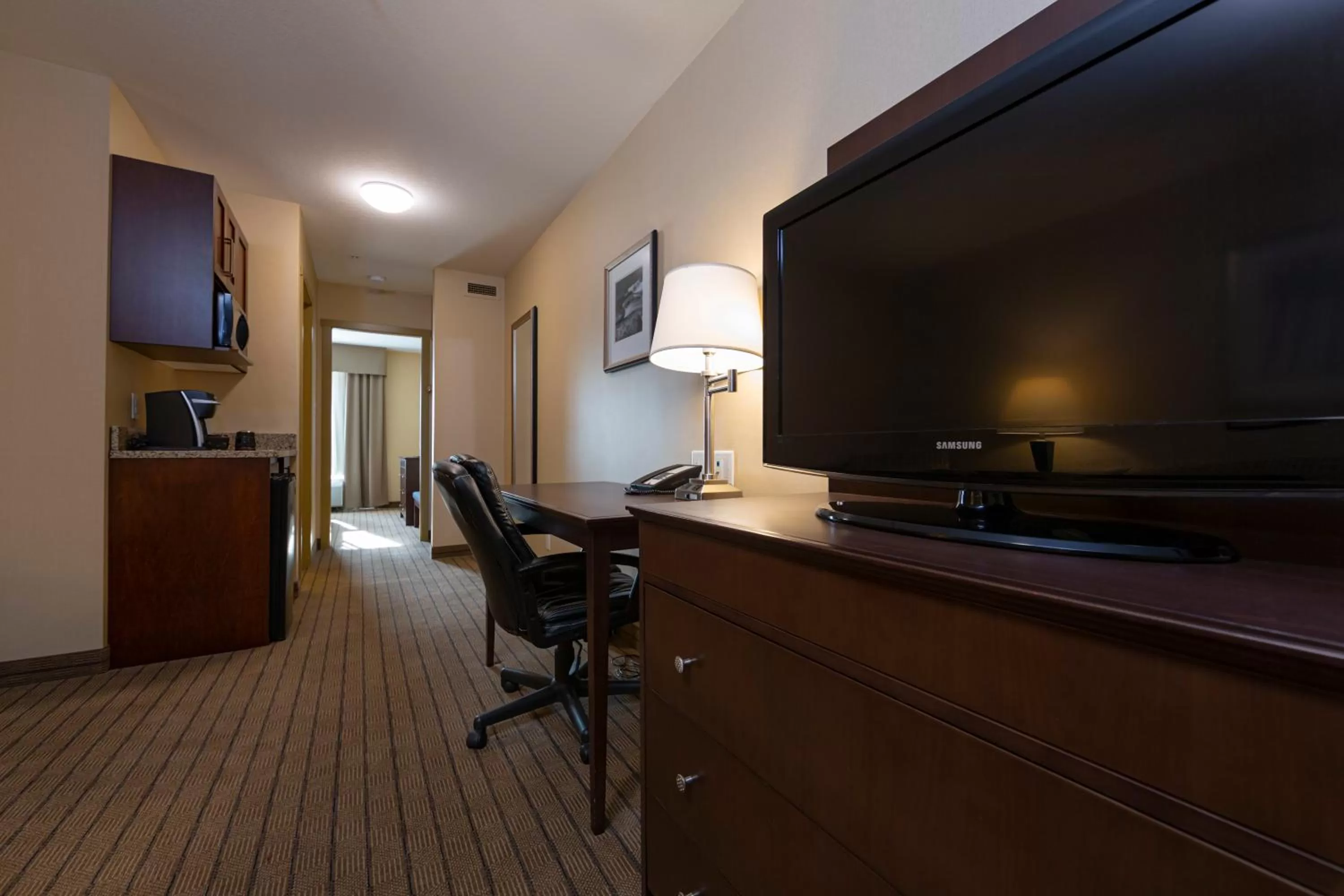 TV and multimedia in Bayview Hotel