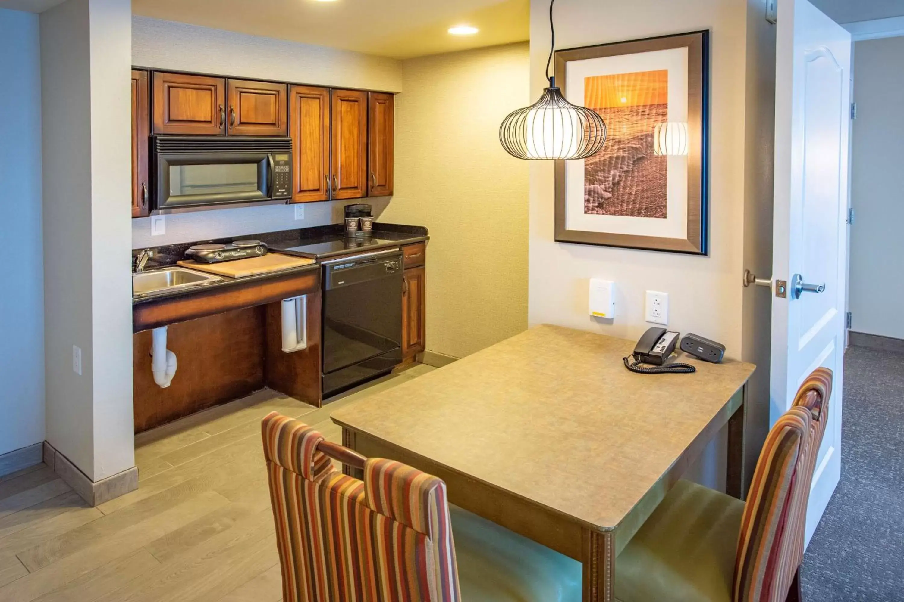 Kitchen or kitchenette, Kitchen/Kitchenette in Homewood Suites by Hilton Pensacola Airport-Cordova Mall Area