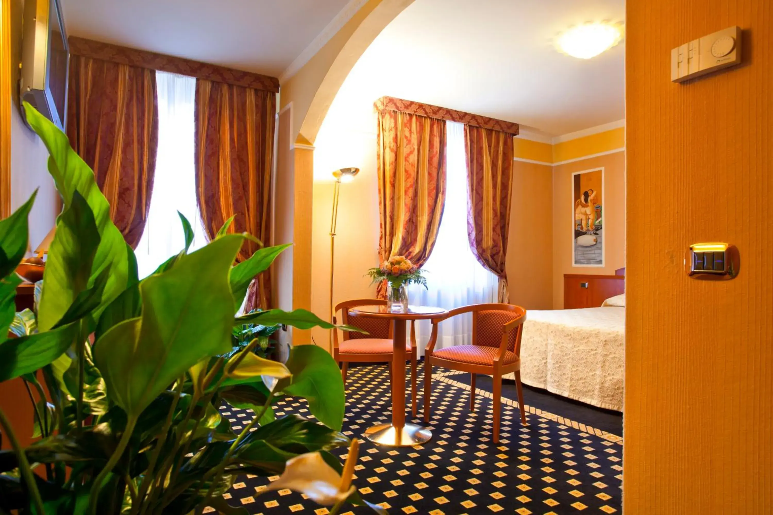 Bed, Seating Area in Hotel Puccini