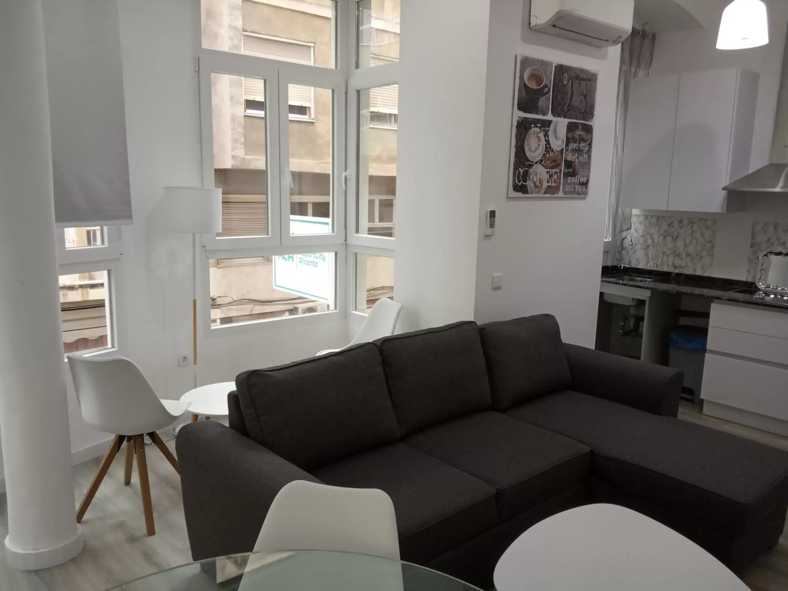 Living room, Seating Area in Alicante Center Apart