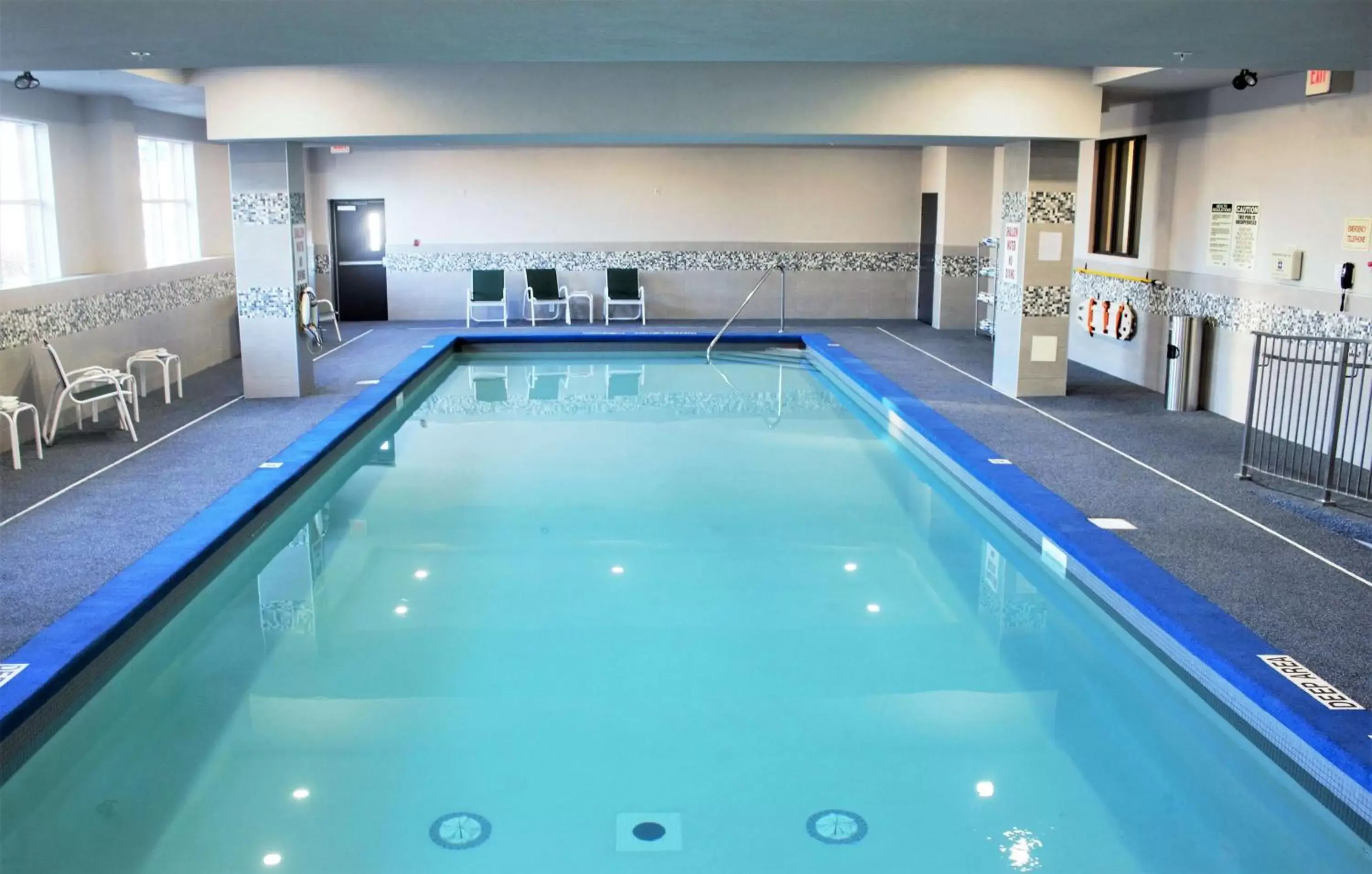 Activities, Swimming Pool in Country Inn & Suites by Radisson, Niagara Falls, ON
