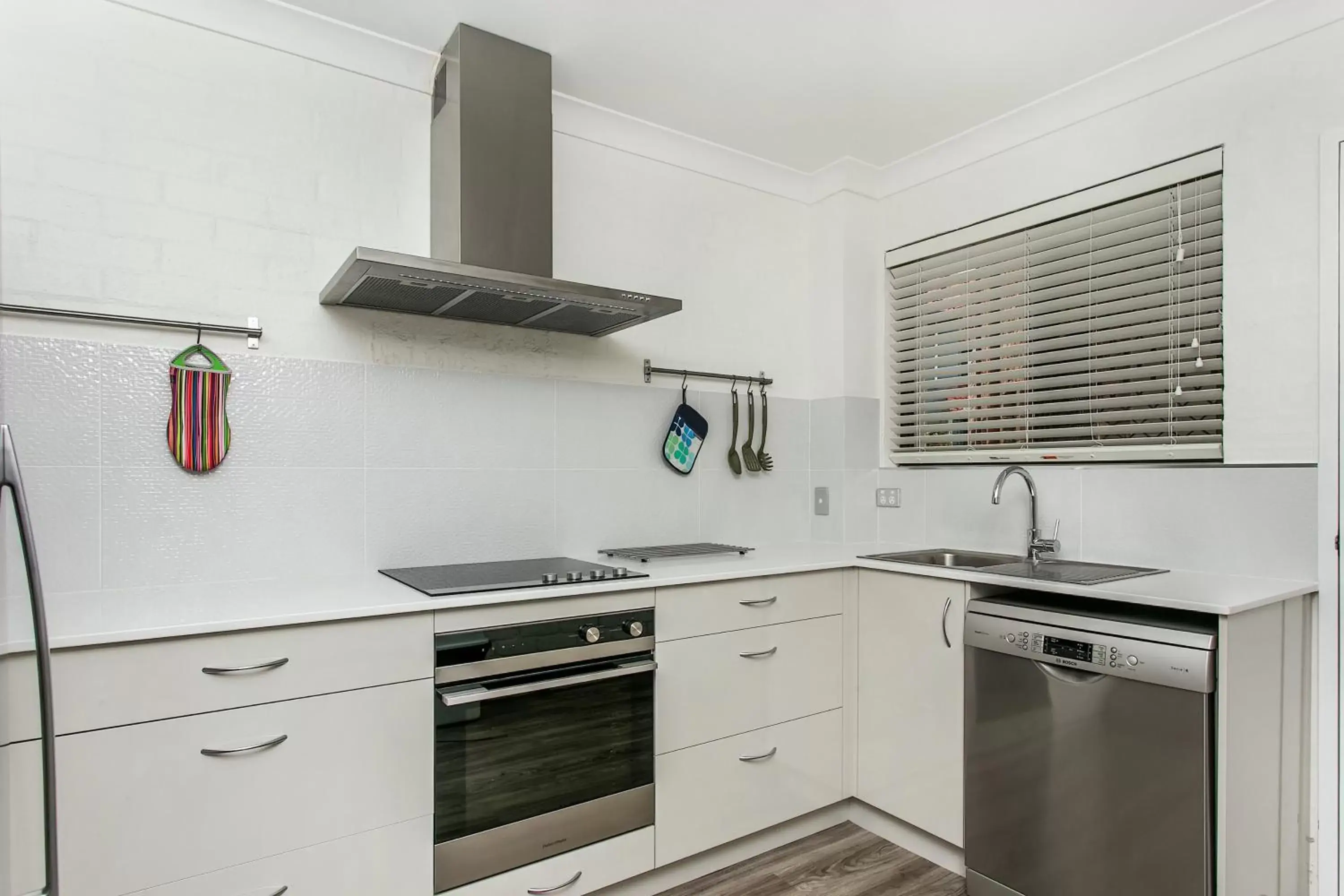 Kitchen/Kitchenette in The Terraces Main Beach