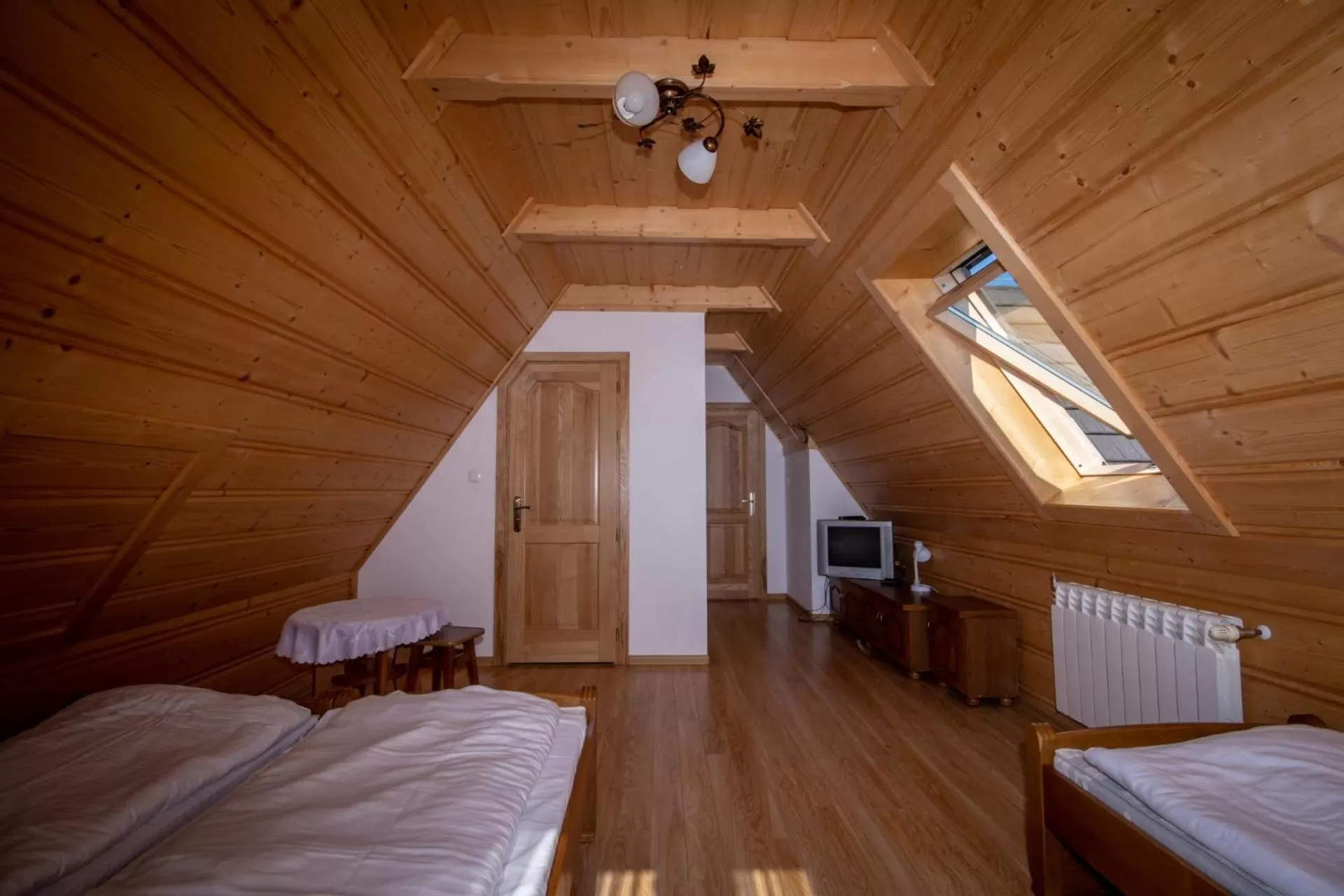 Photo of the whole room, Bed in Podhalanski Dworek z Jacuzzi