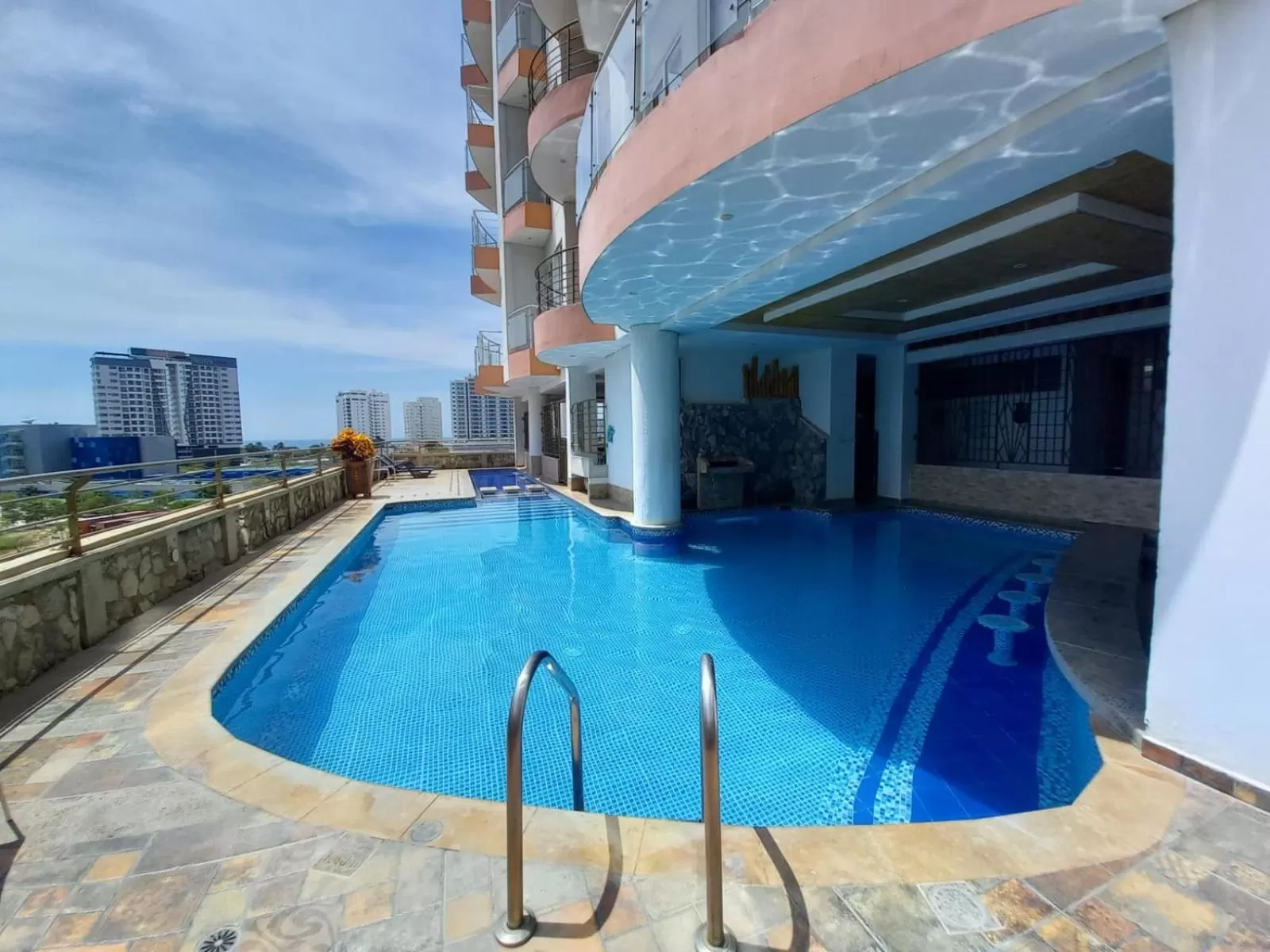 Swimming pool in Terrazas Tayrona Travelers Apartamentos y Suites