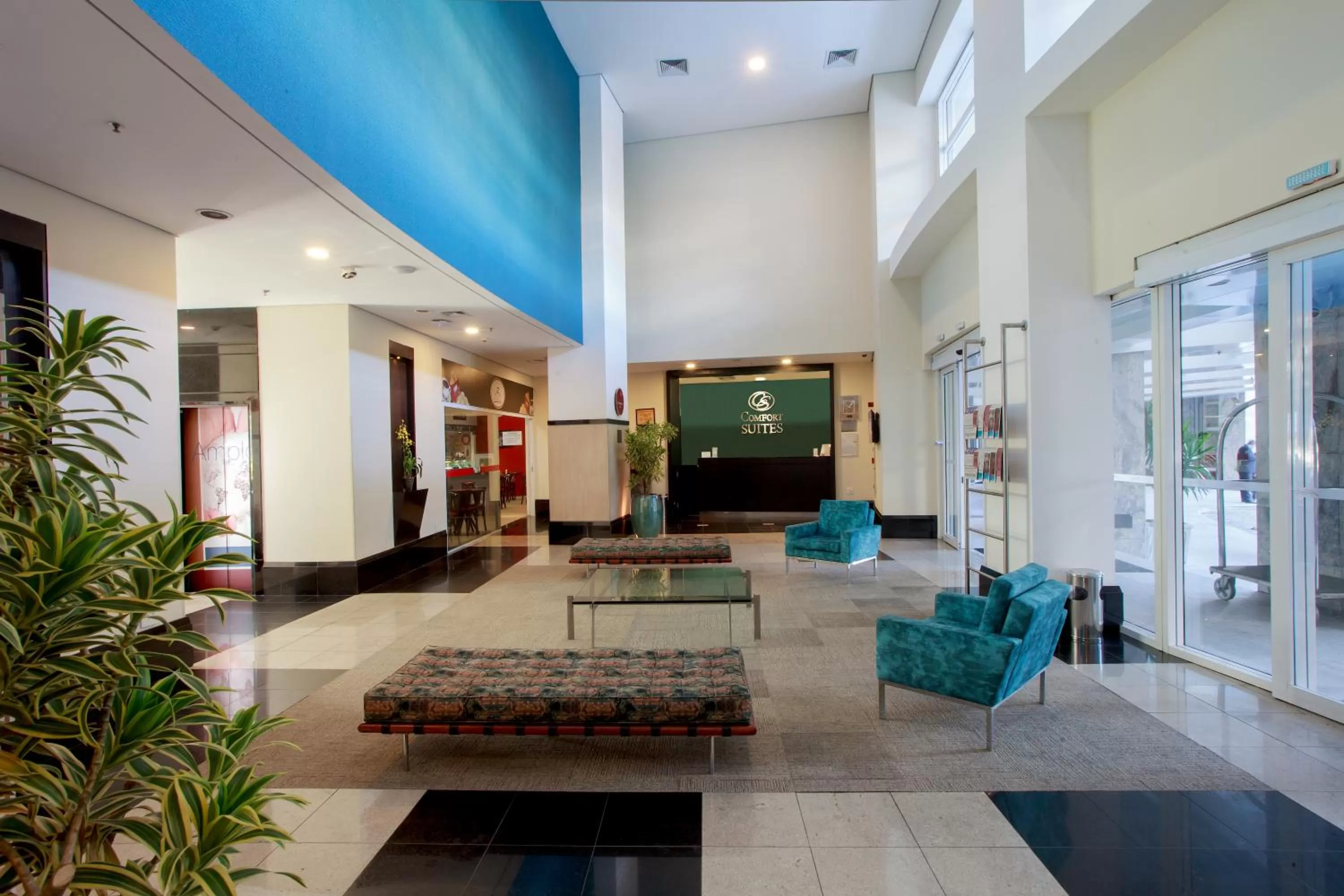 Lobby or reception in Comfort Suites Alphaville