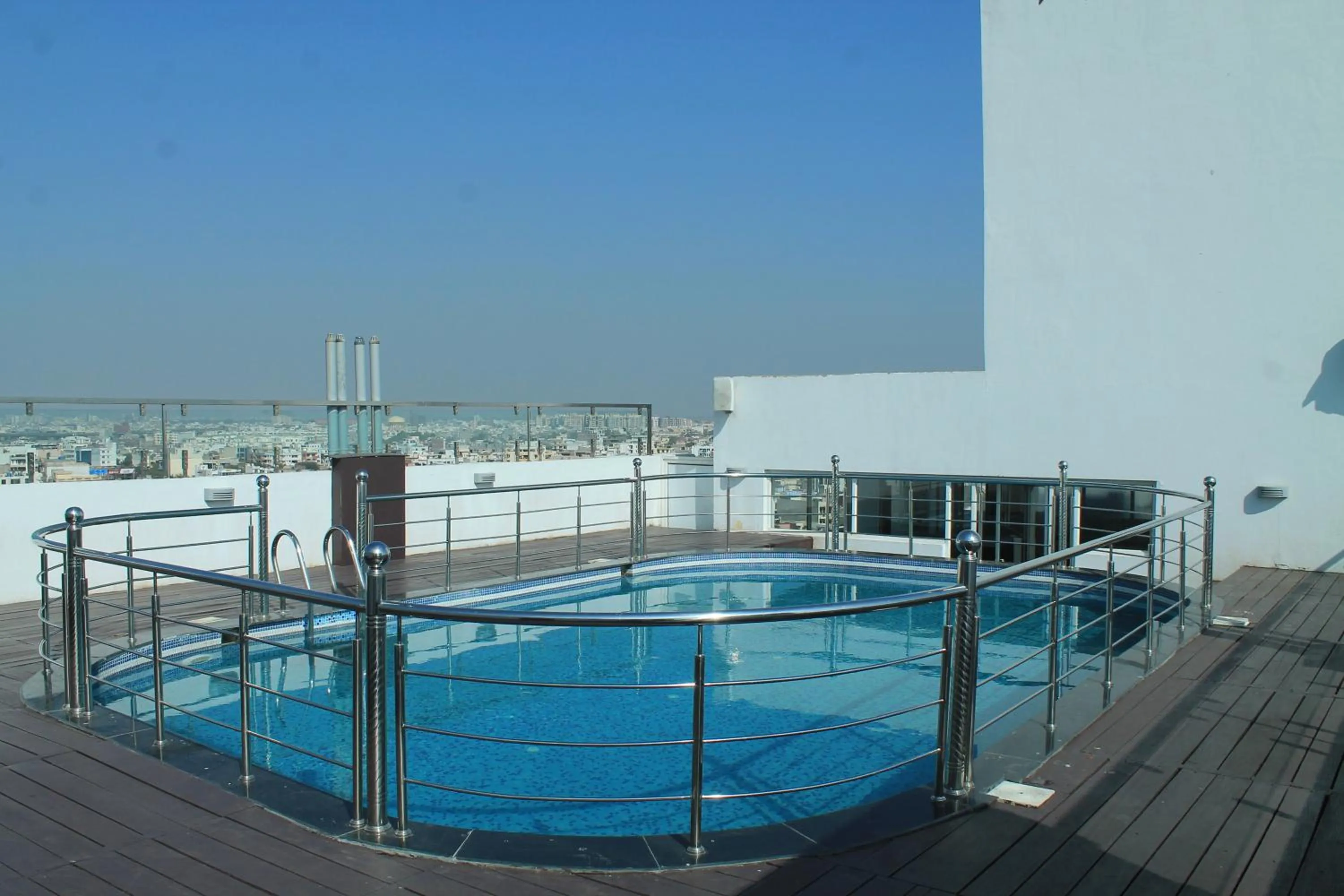 Swimming pool in The Park Classic